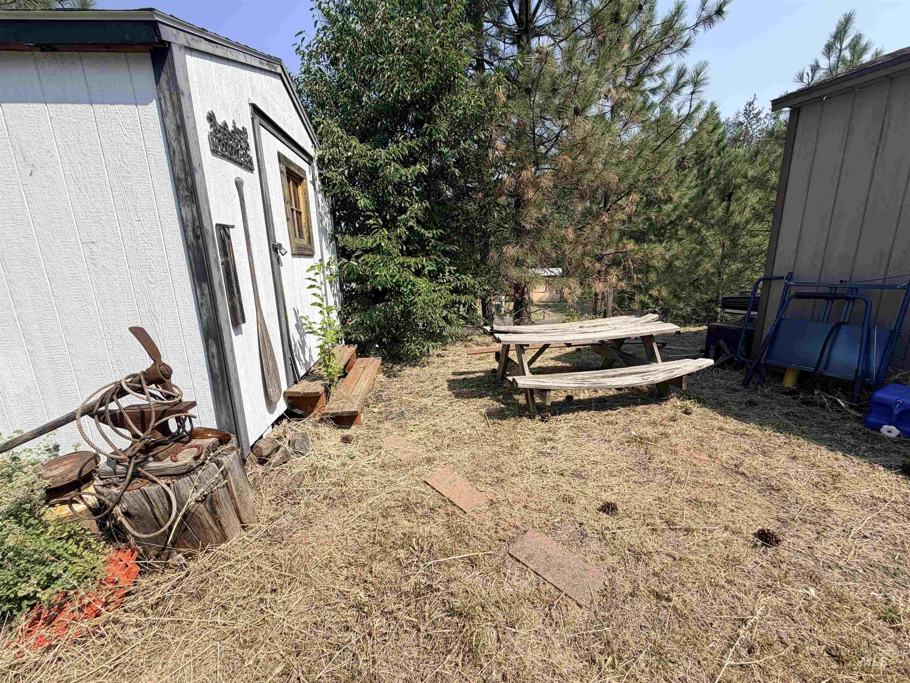 180 Chief Looking Glass Property Photo 11