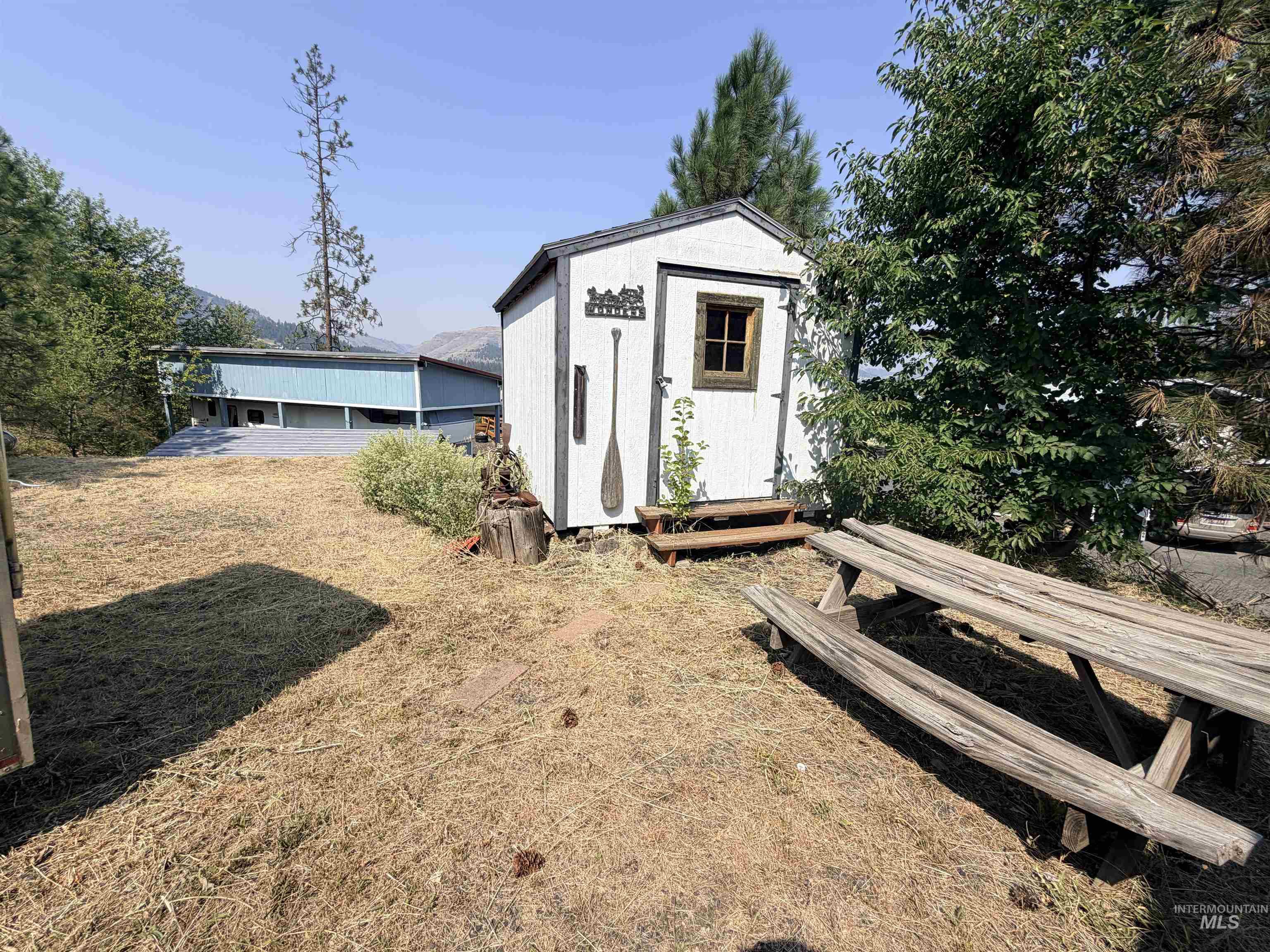 180 Chief Looking Glass Property Photo 17