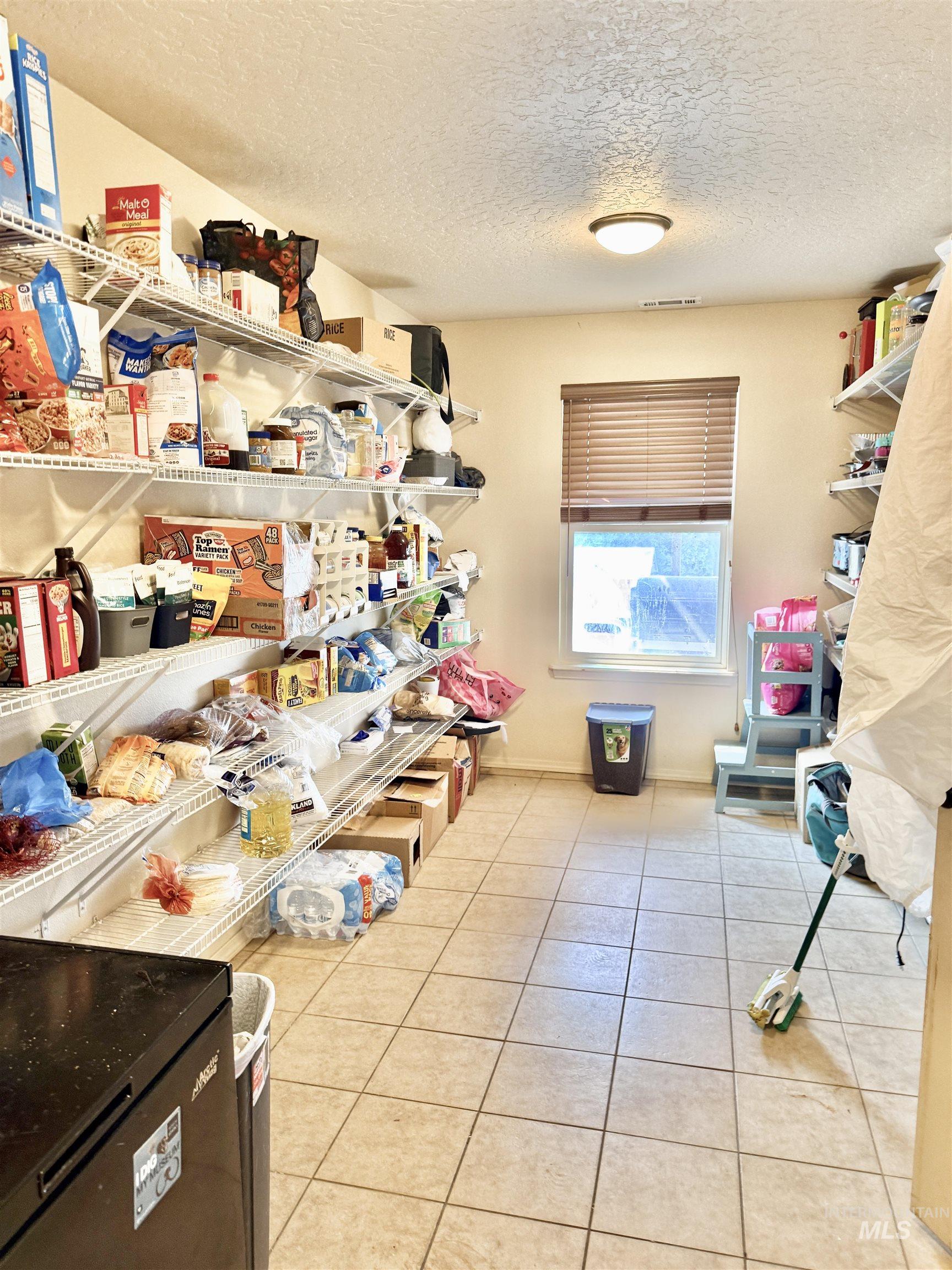 12891 Adelaide Property Photo 11