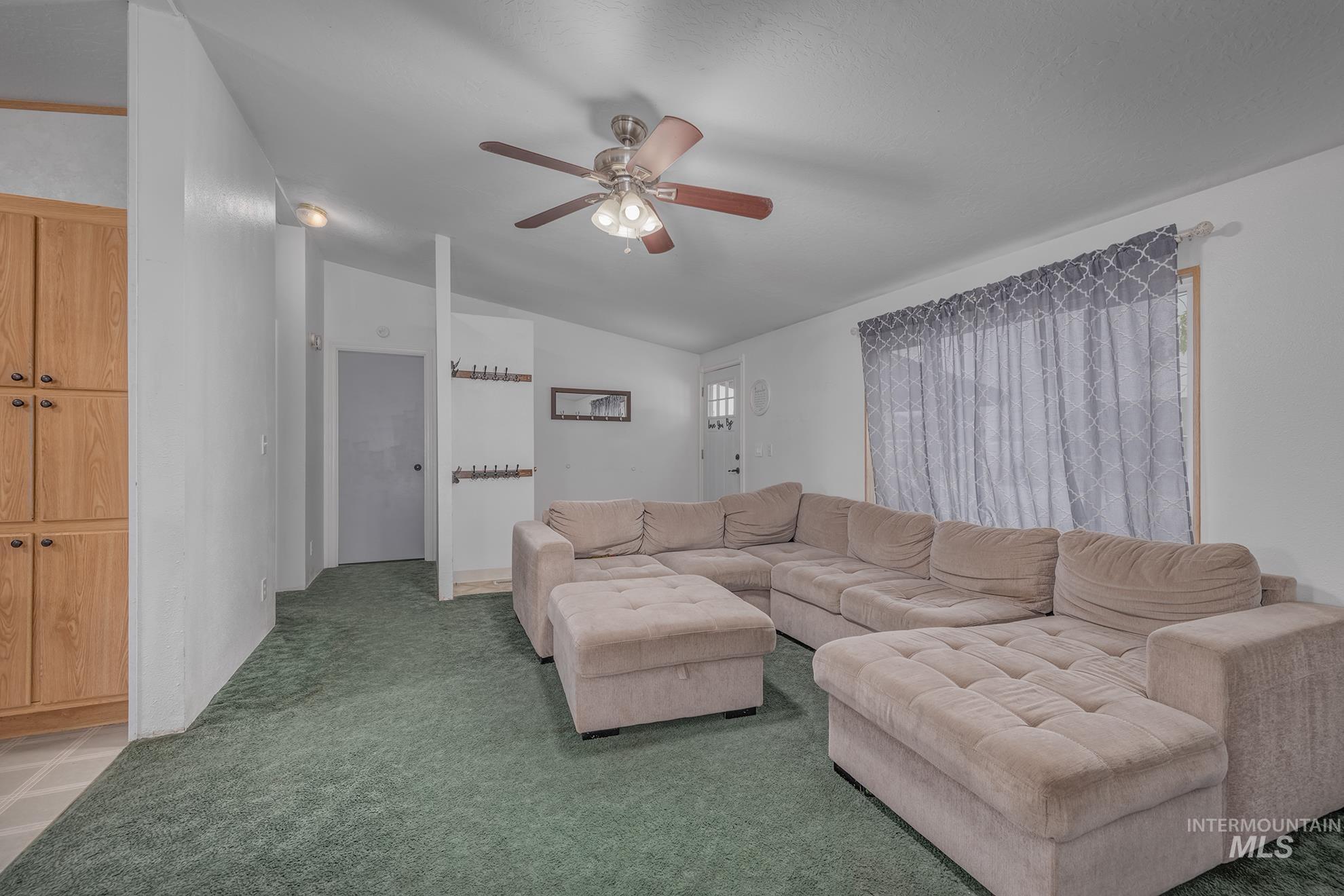220 Oak St. Property Photo 8