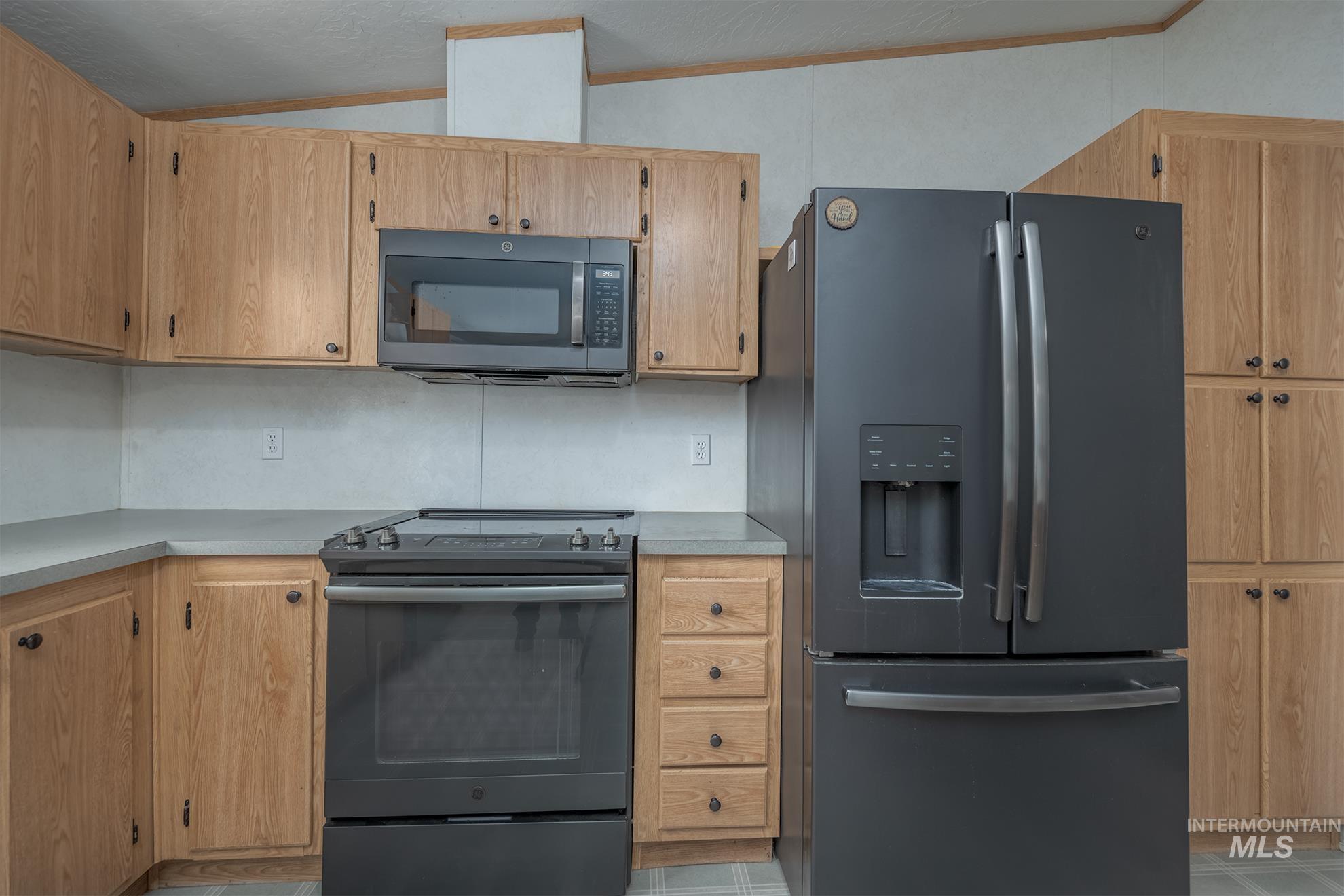 220 Oak St. Property Photo 13
