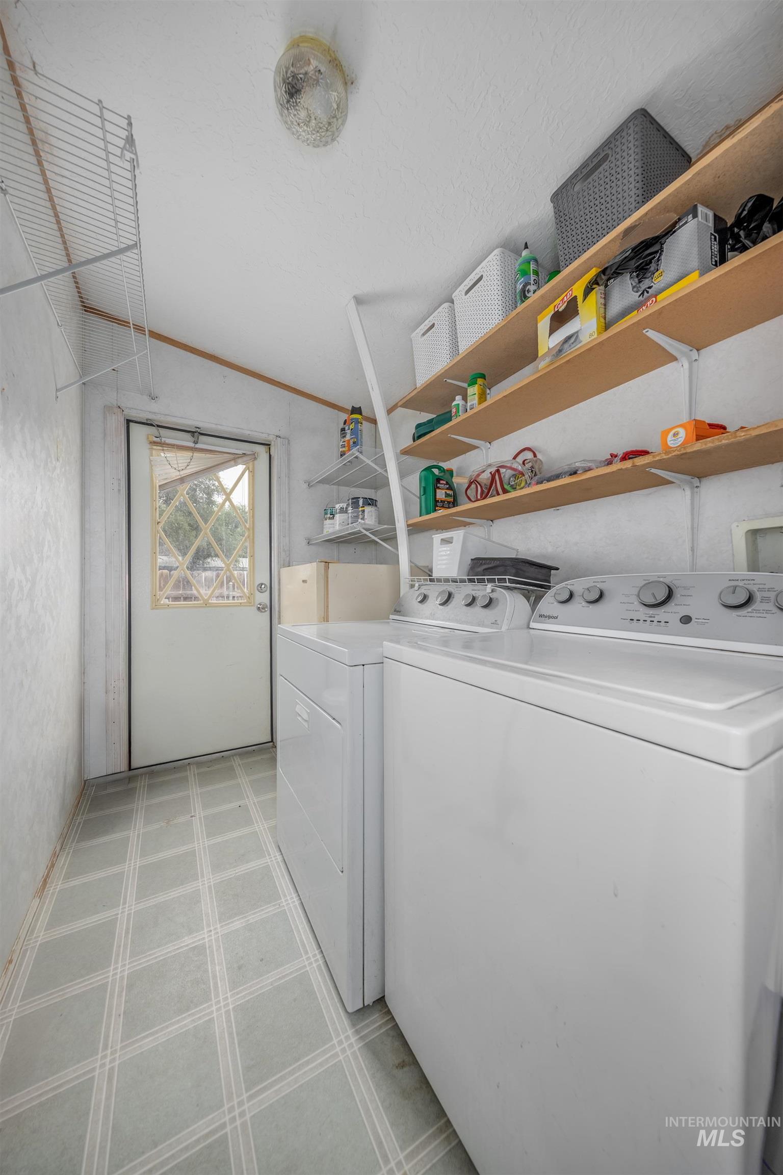 220 Oak St. Property Photo 16