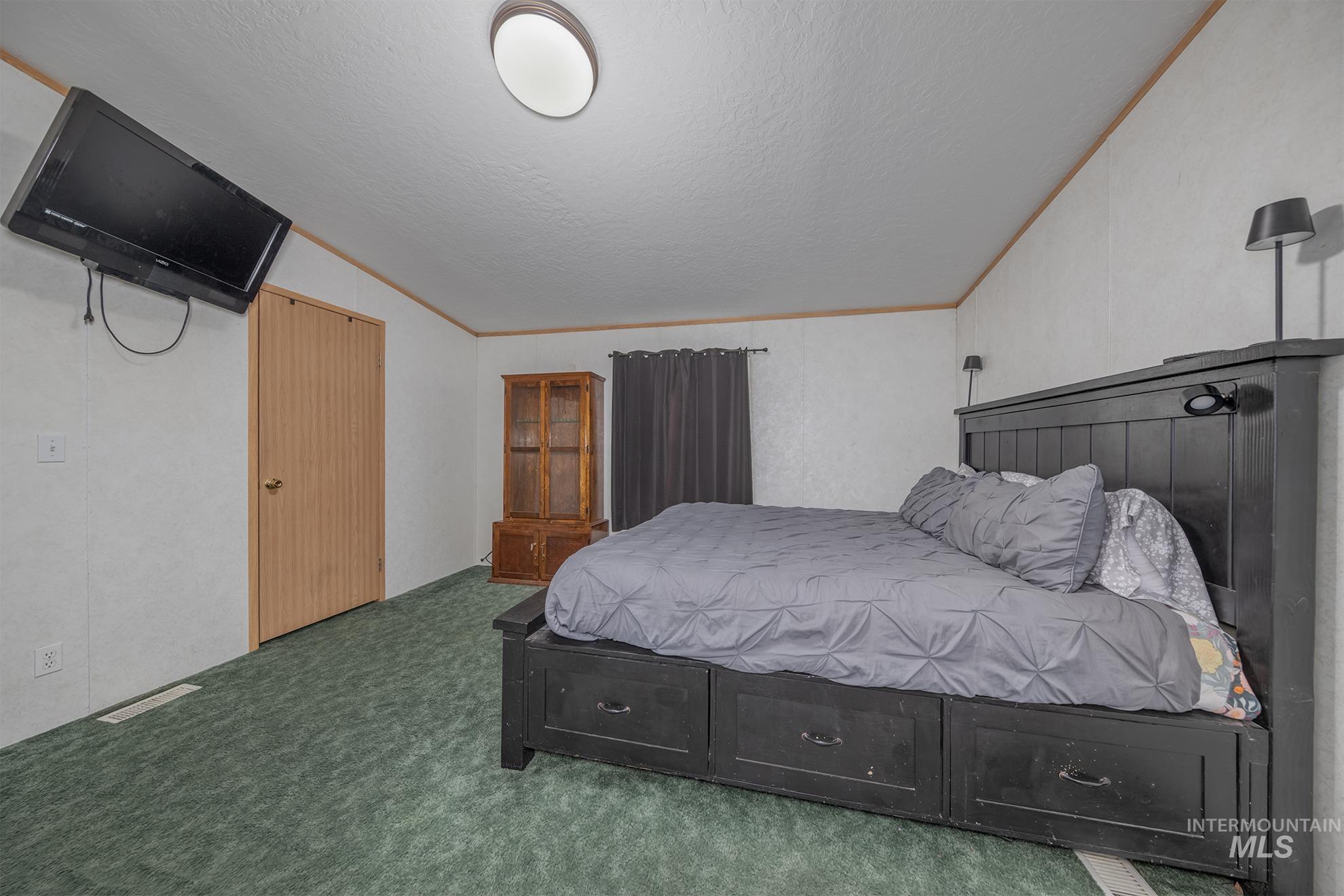 220 Oak St. Property Photo 18