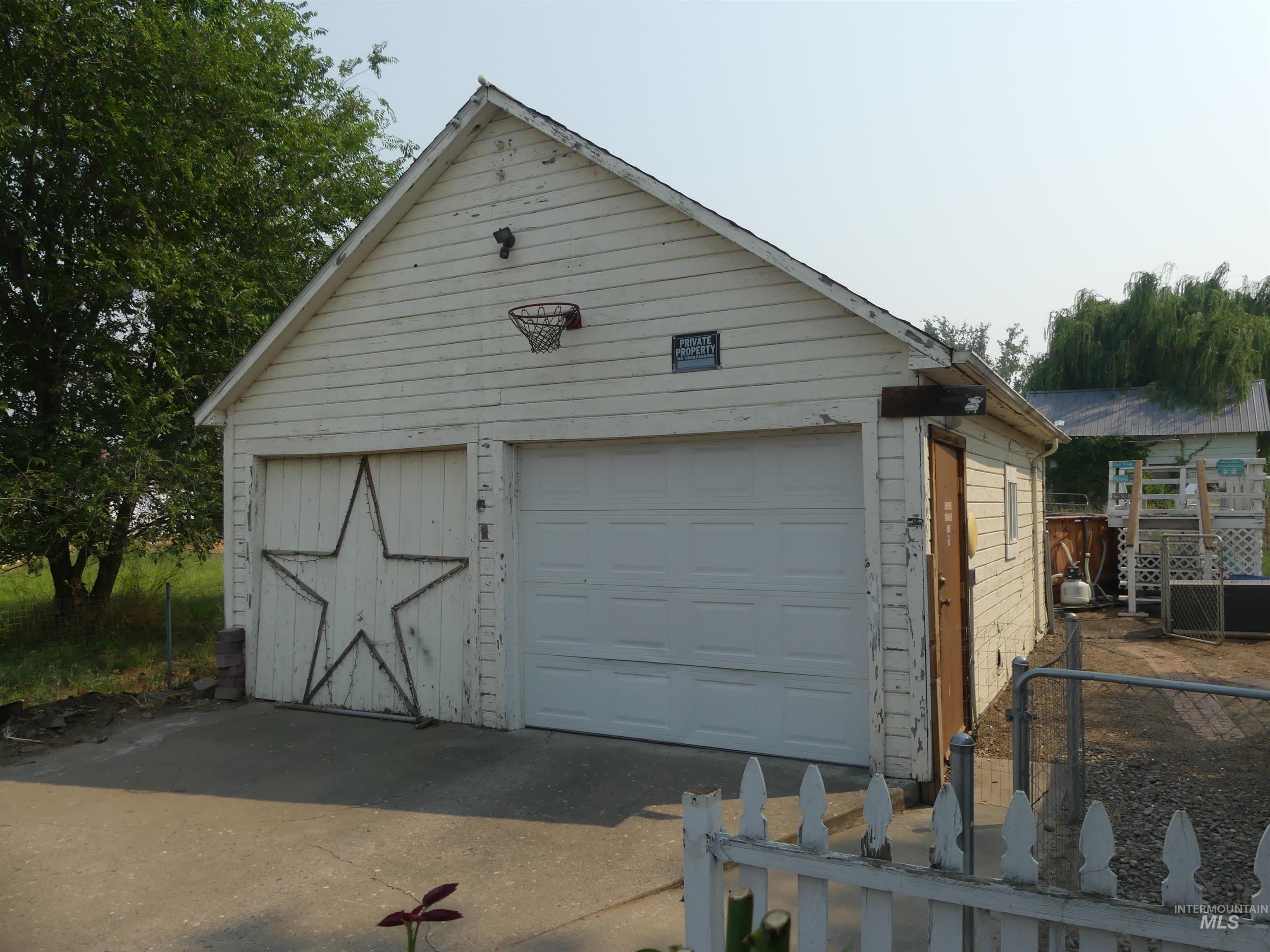 1541 Maple St Property Photo 10