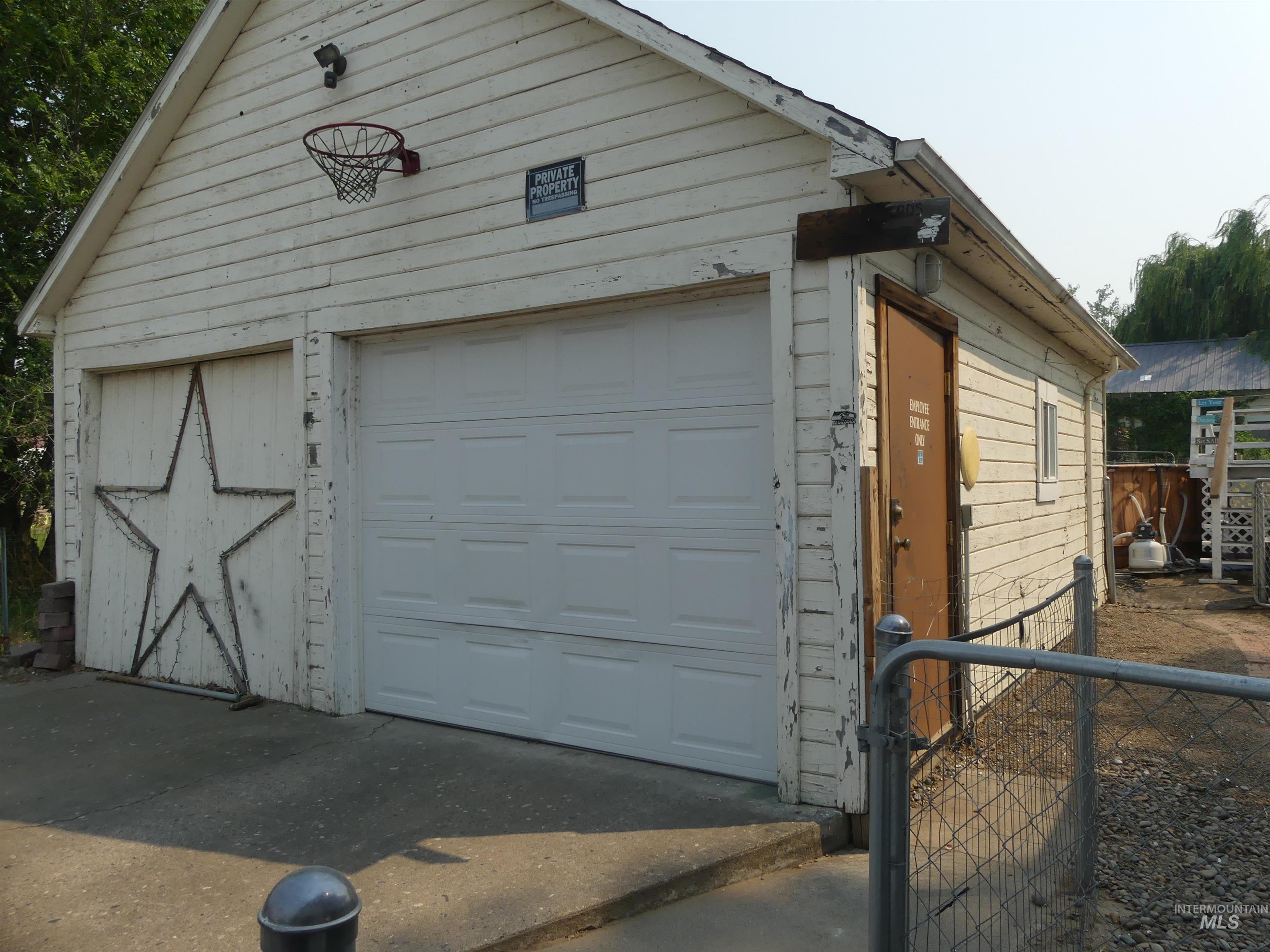 1541 Maple St Property Photo 11
