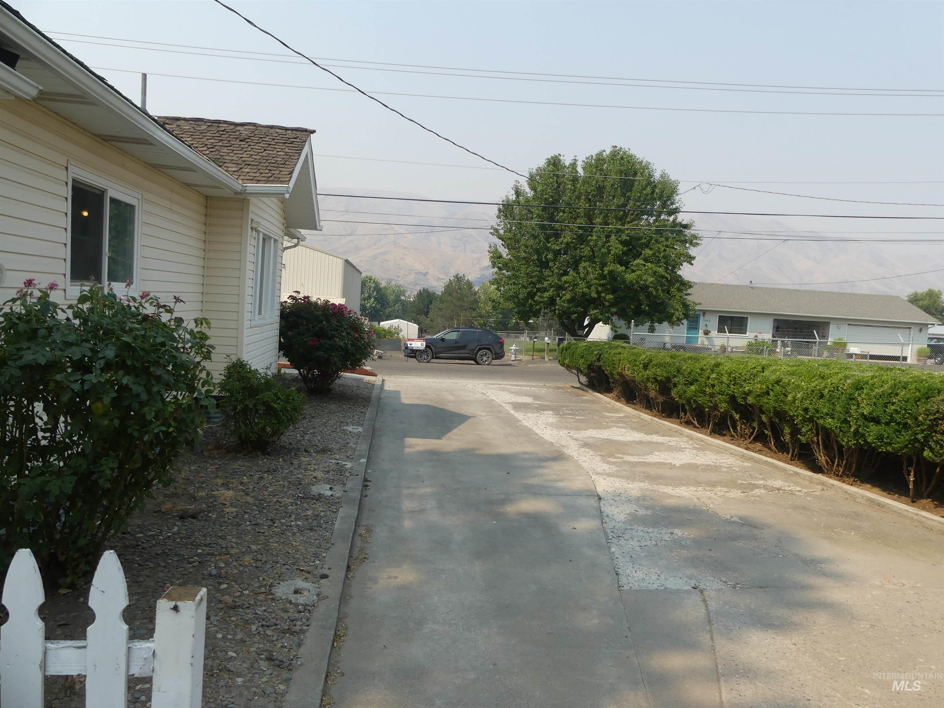1541 Maple St Property Photo 13