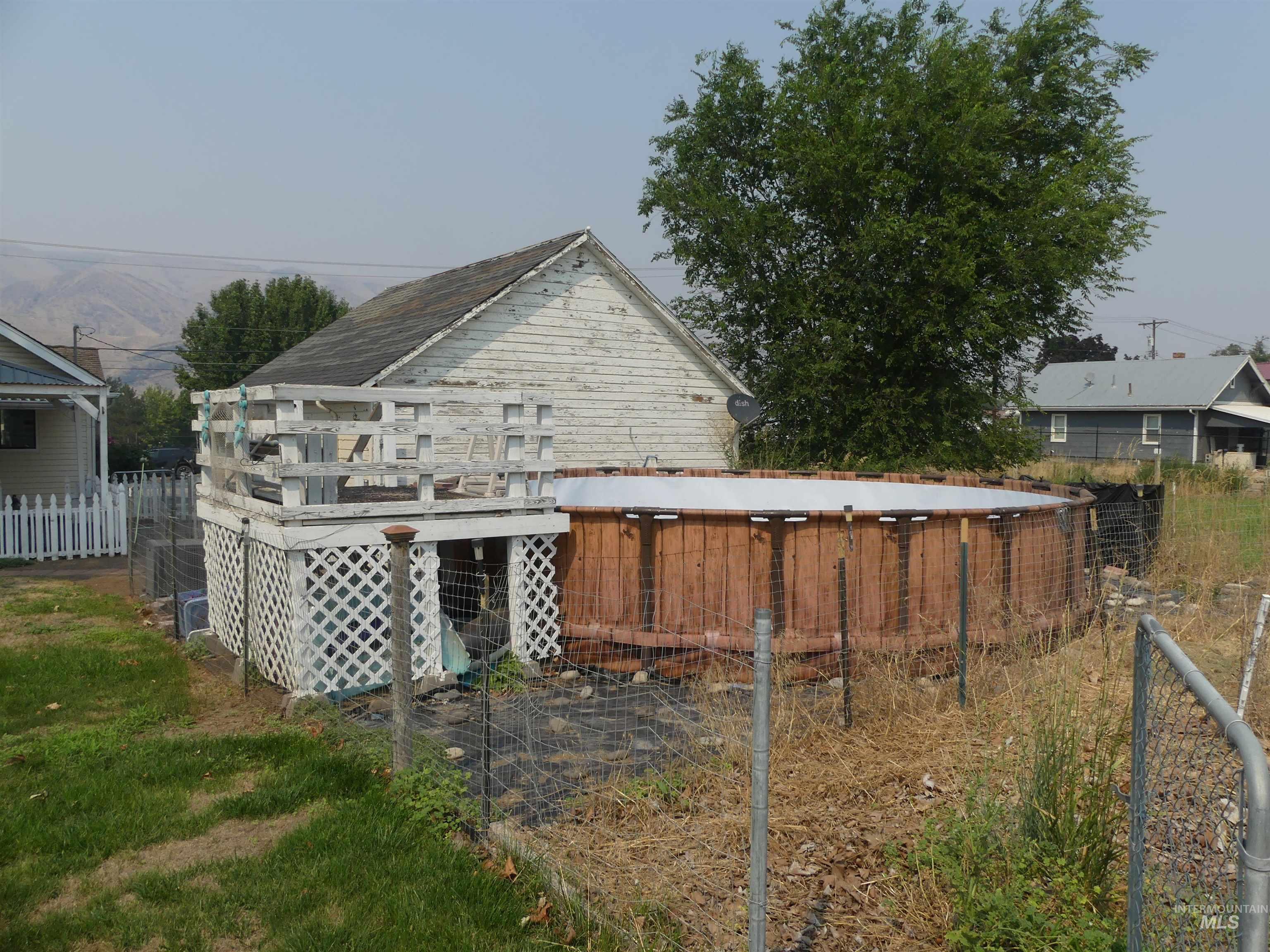 1541 Maple St Property Photo 16