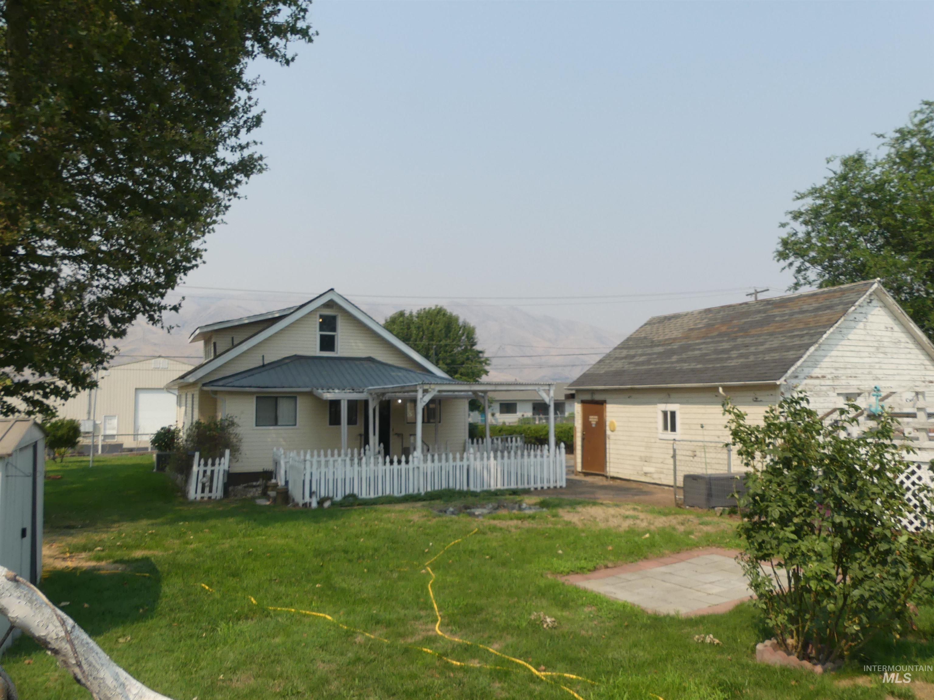 1541 Maple St Property Photo 18