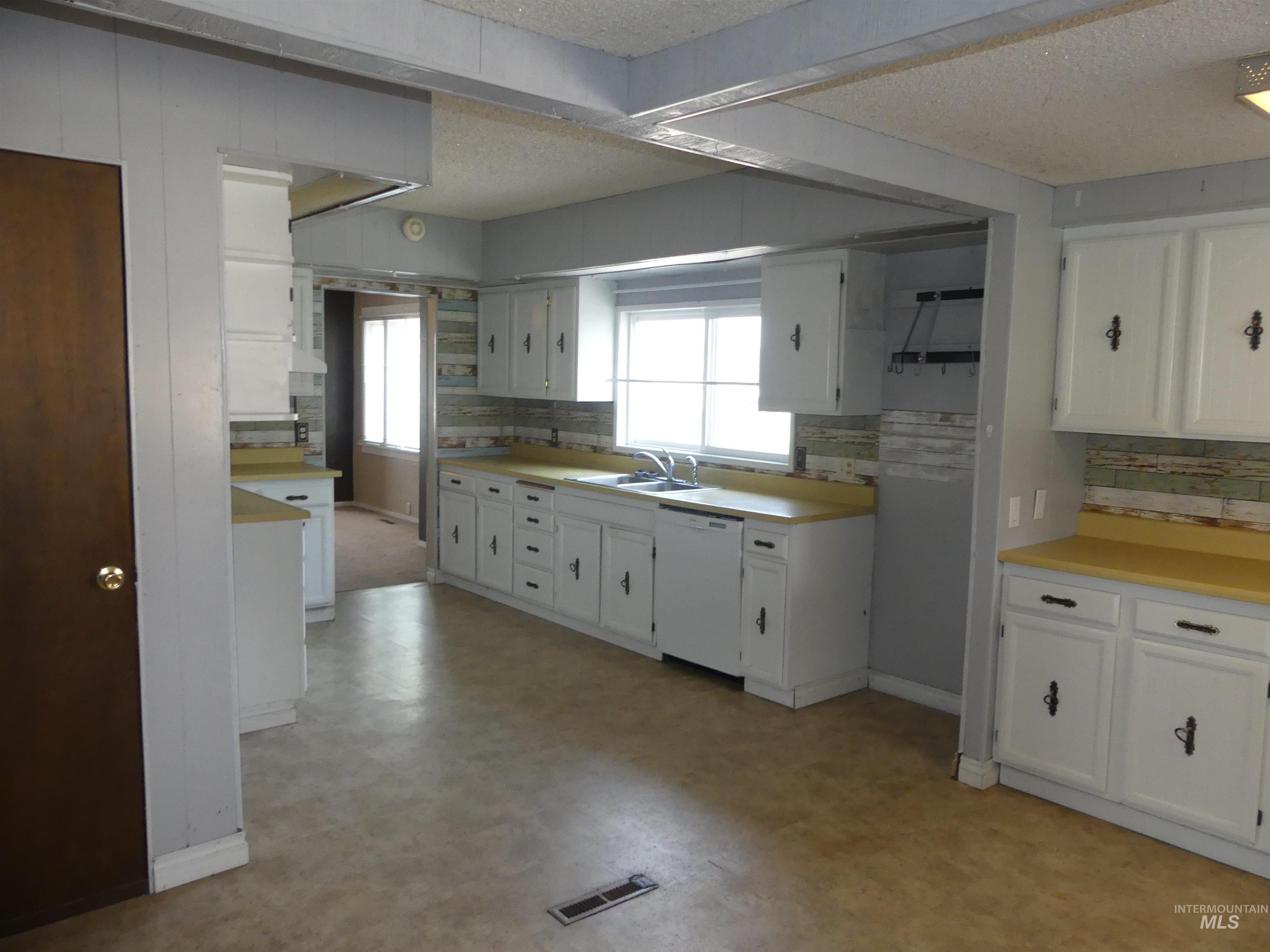 1541 Maple St Property Photo 21
