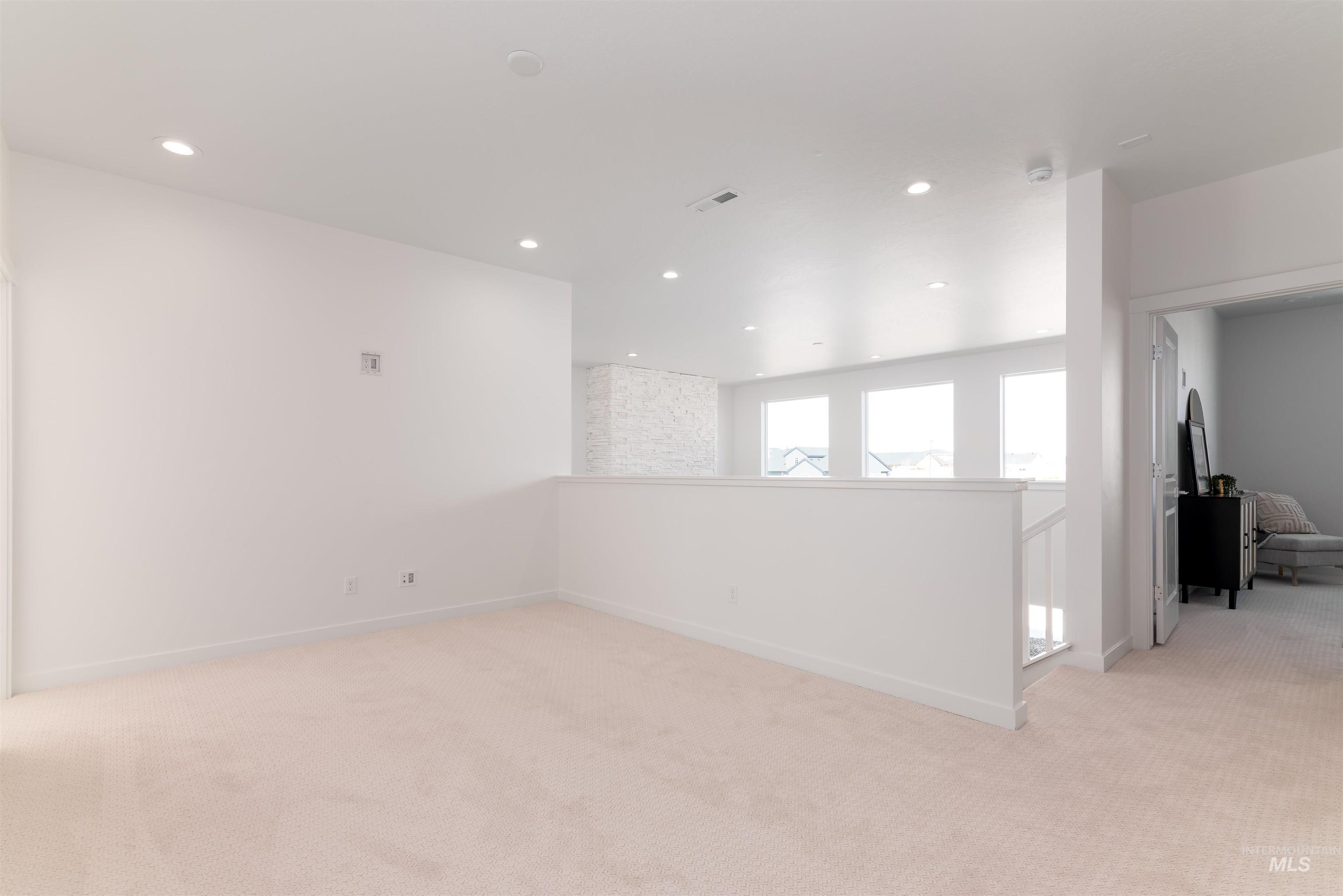 2555 N Morehouse Ave Property Photo 6