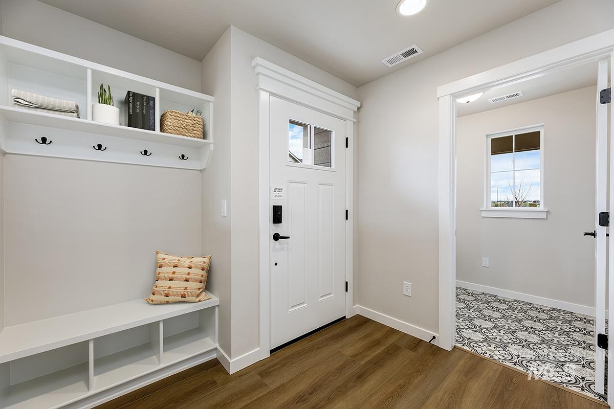 1646 E Hadler St. Property Photo 4