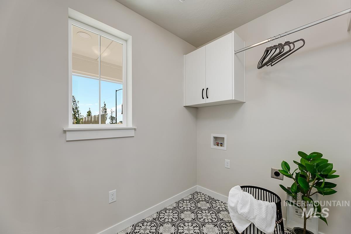 1646 E Hadler St. Property Photo 4