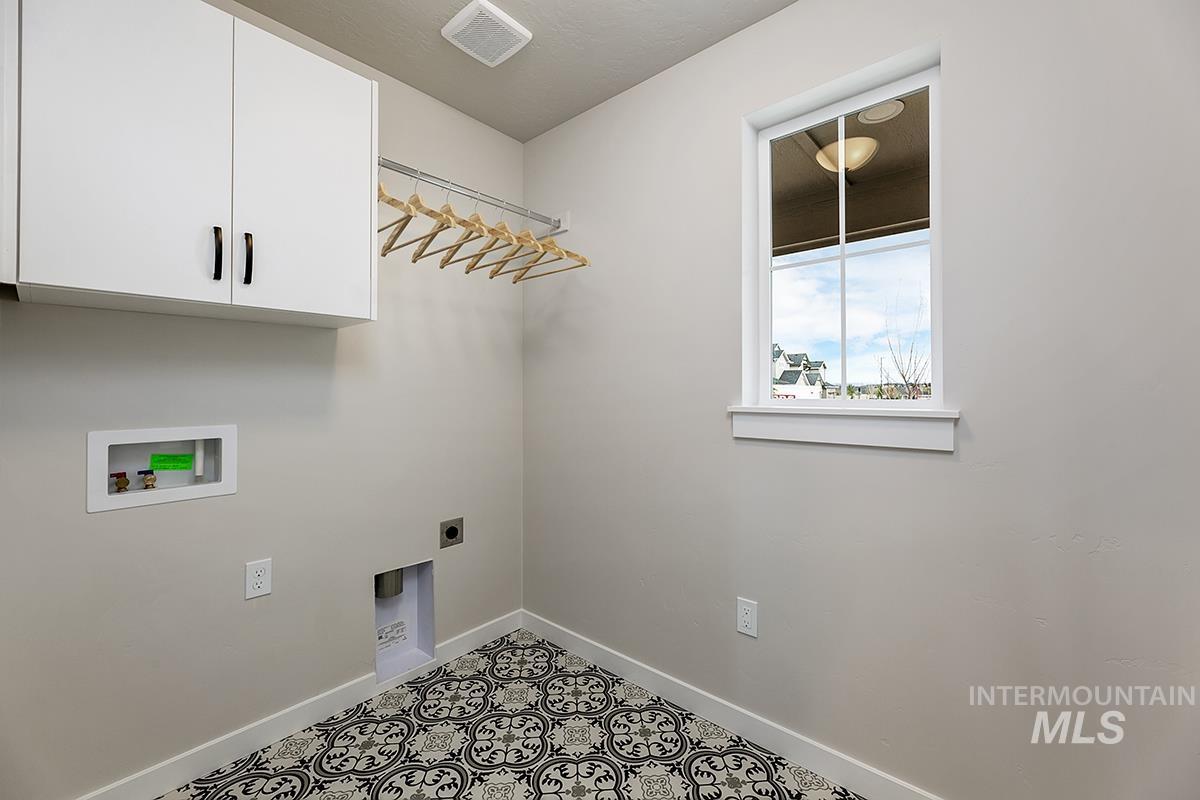 1646 E Hadler St. Property Photo 5