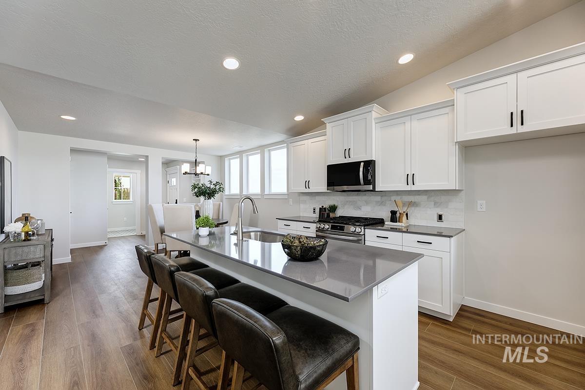 1646 E Hadler St. Property Photo 8