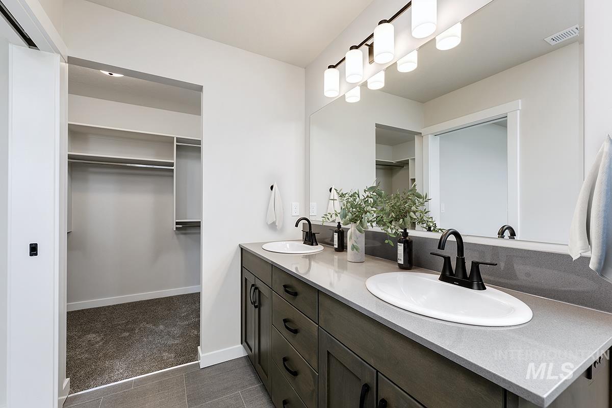 1646 E Hadler St. Property Photo 16