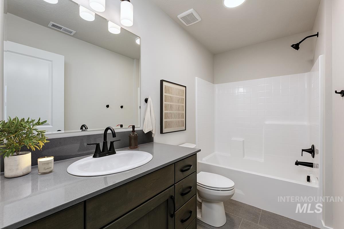 1646 E Hadler St. Property Photo 18