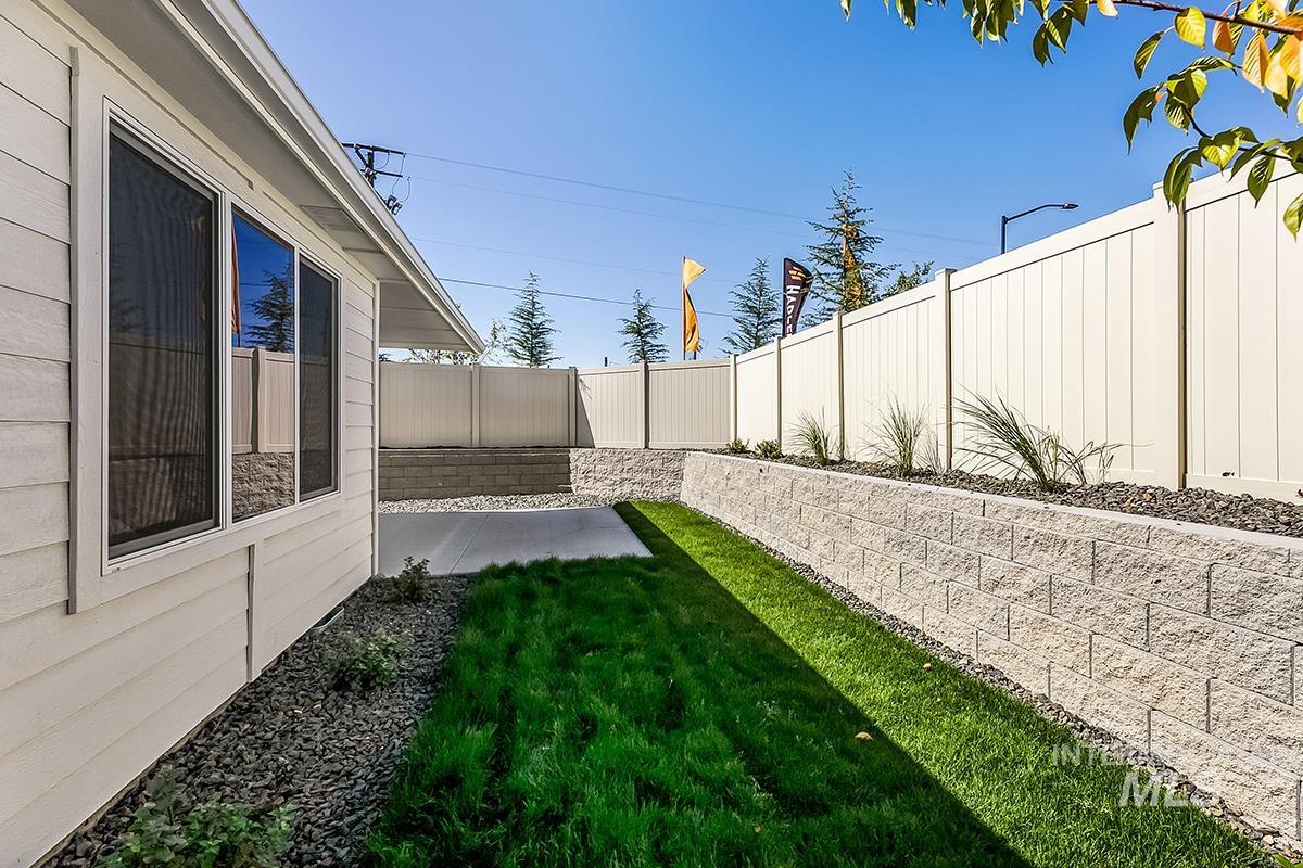 1646 E Hadler St. Property Photo 19