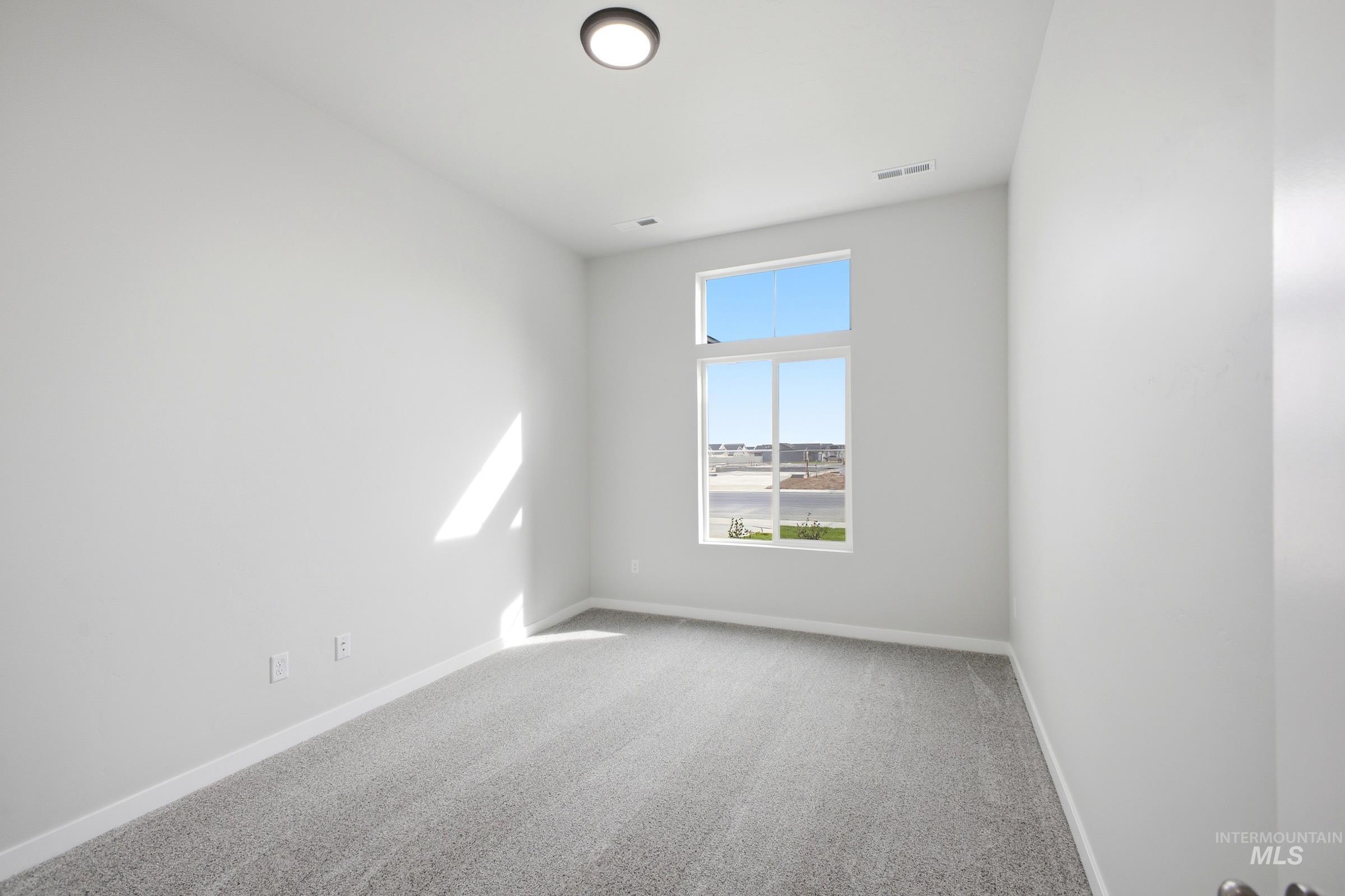 836 Sw Jayhawk St Property Photo 13