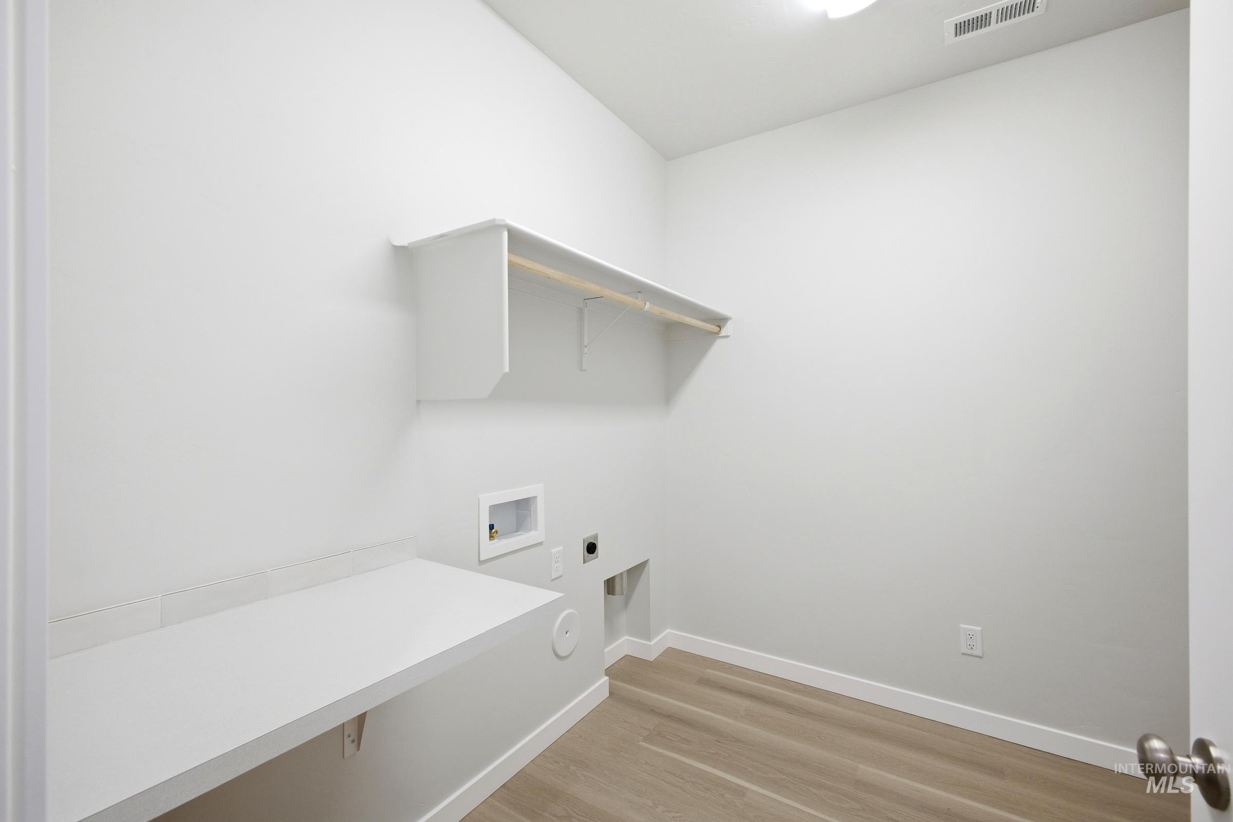 866 Sw Jayhawk St Property Photo 14
