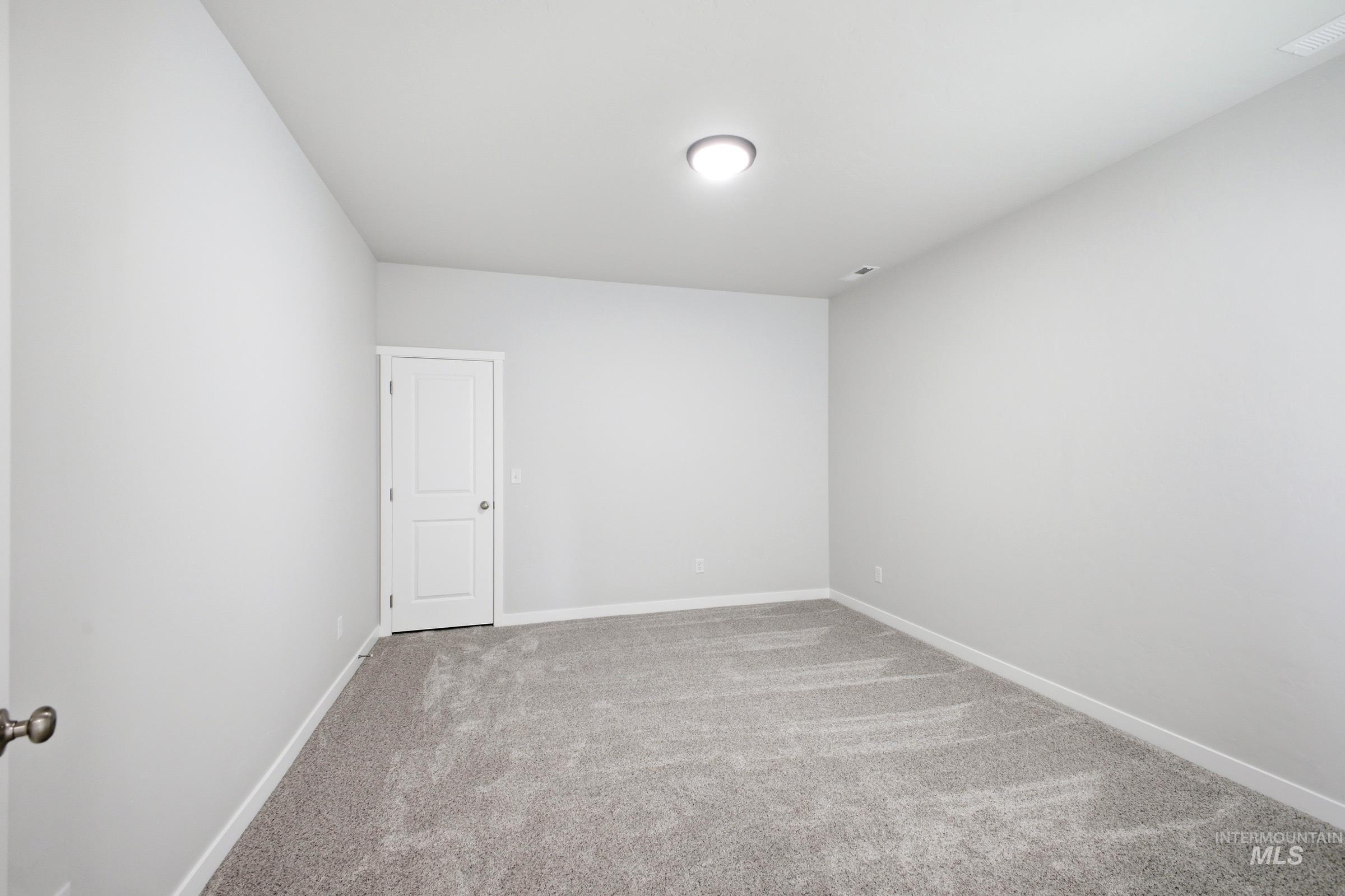 866 Sw Jayhawk St Property Photo 16
