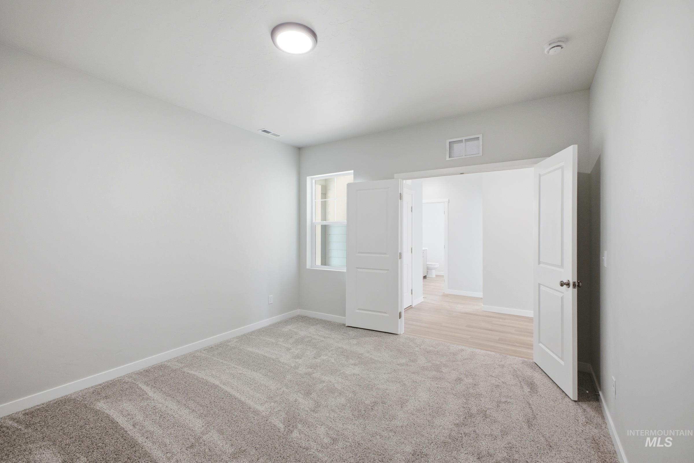 866 Sw Jayhawk St Property Photo 17