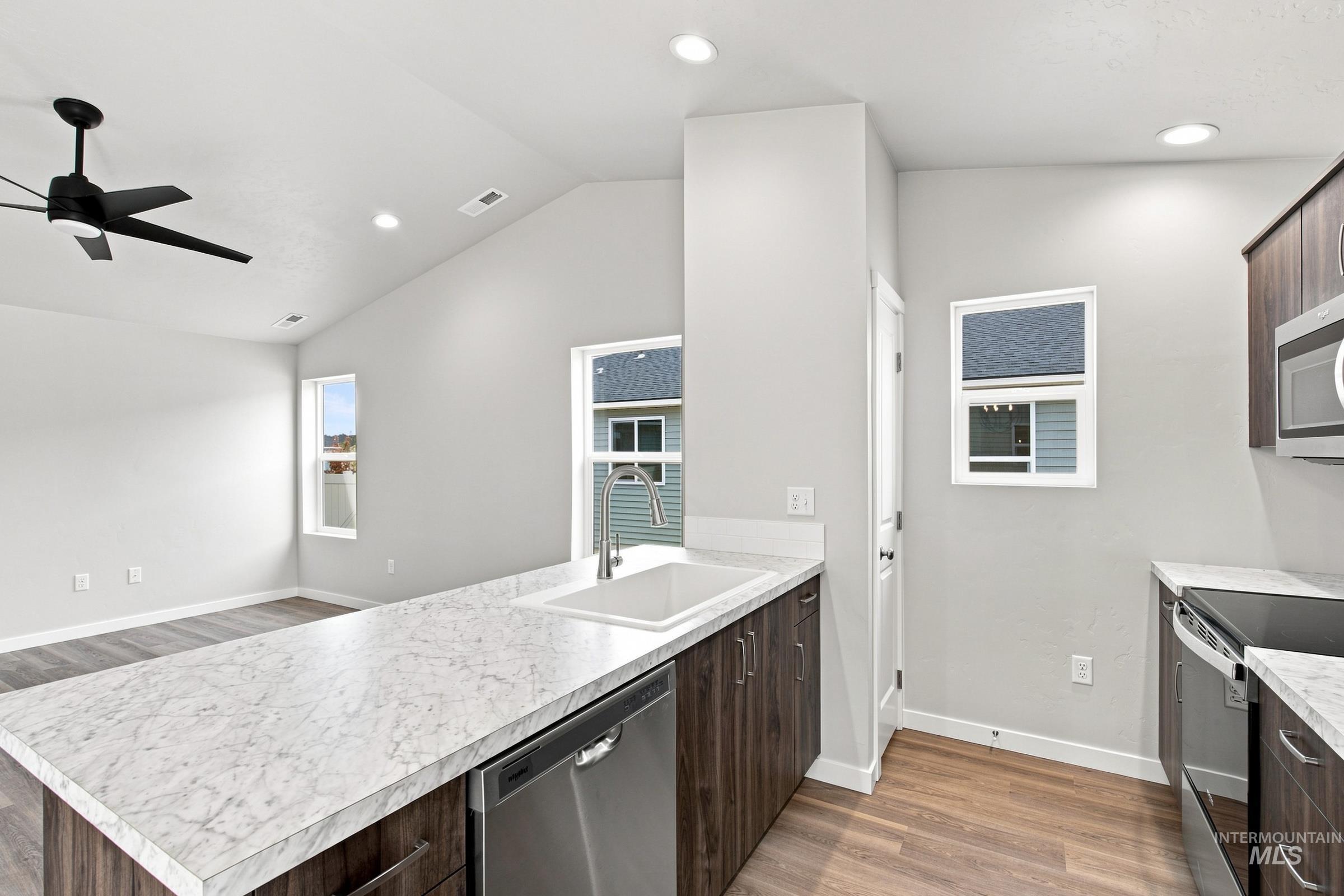 304 Benbrook Ave Property Photo 4