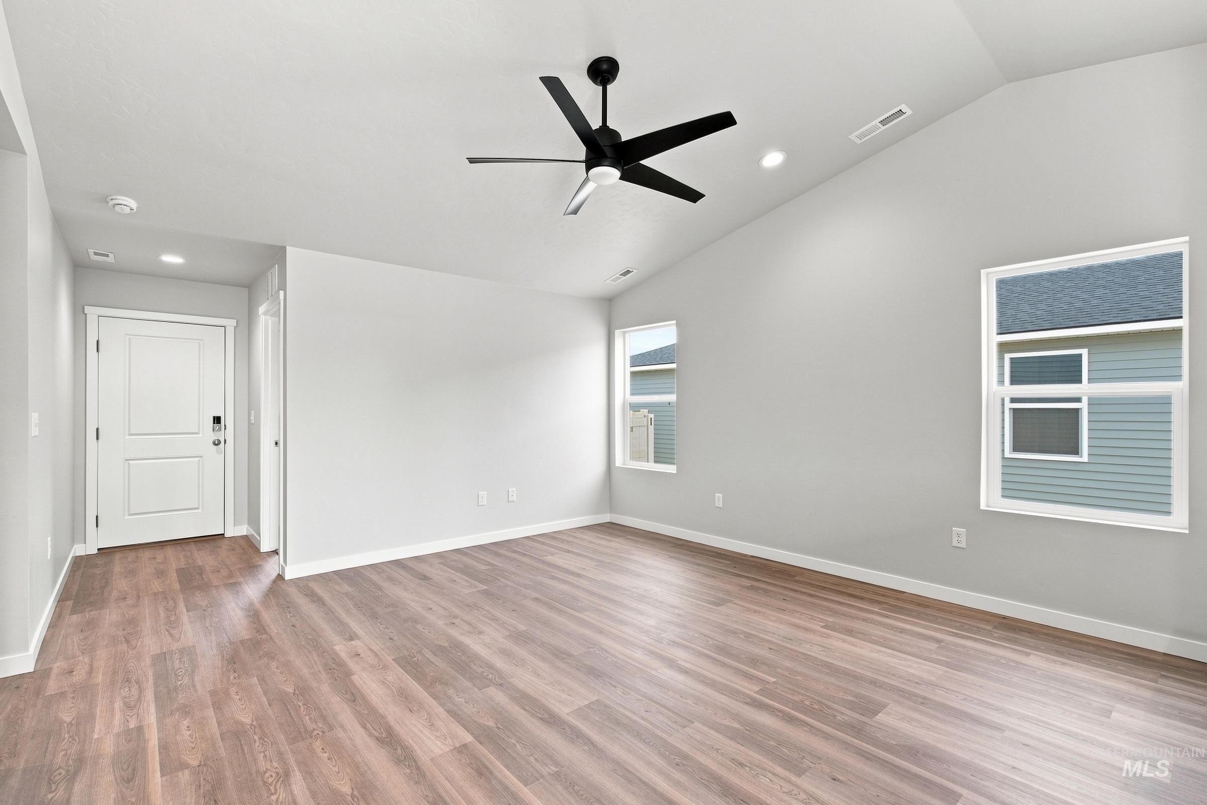 304 Benbrook Ave Property Photo 8