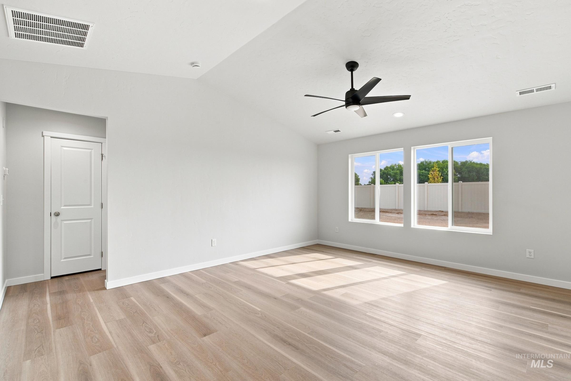 224 Benbrook Ave Property Photo 8