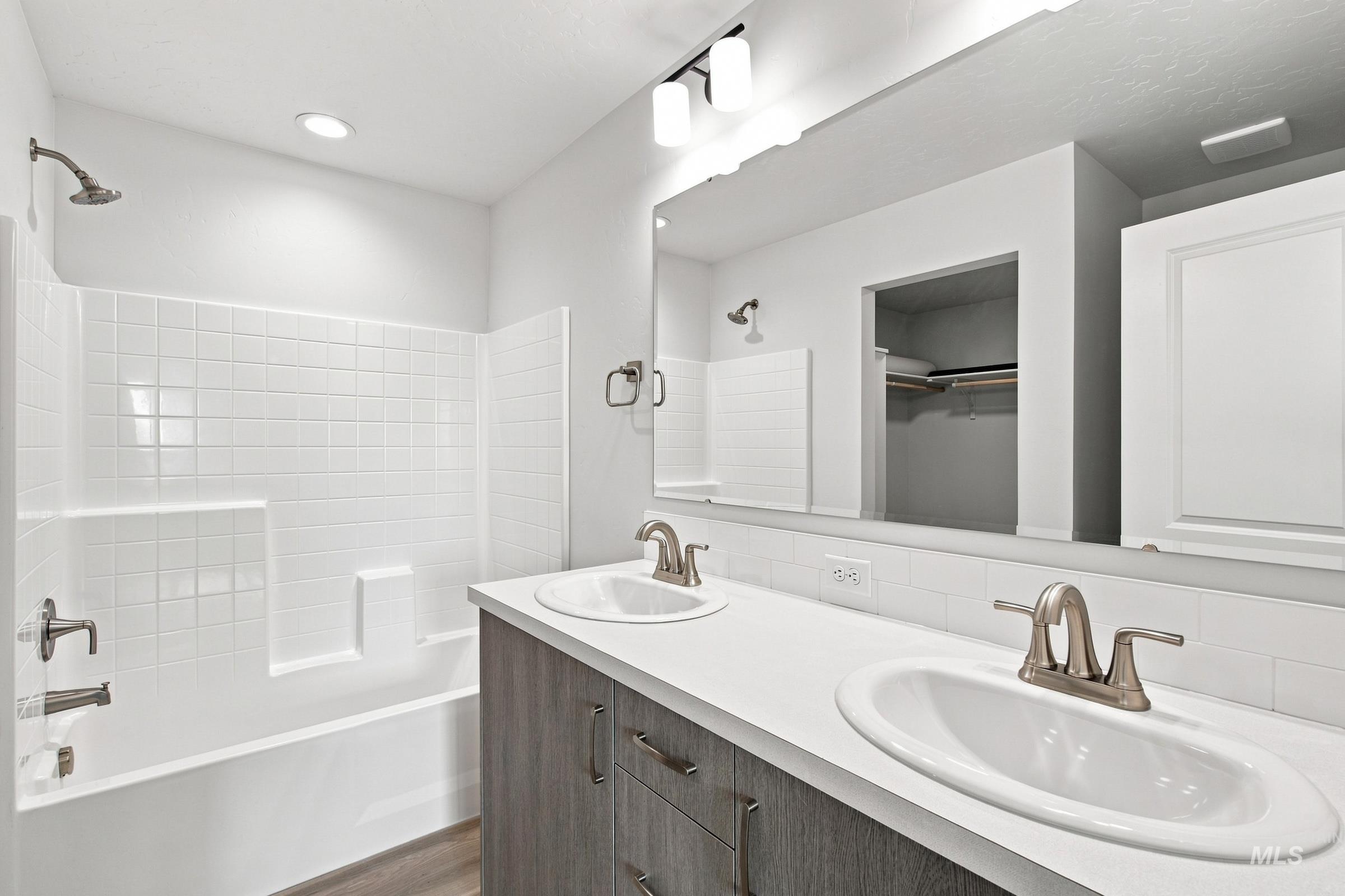 224 Benbrook Ave Property Photo 19