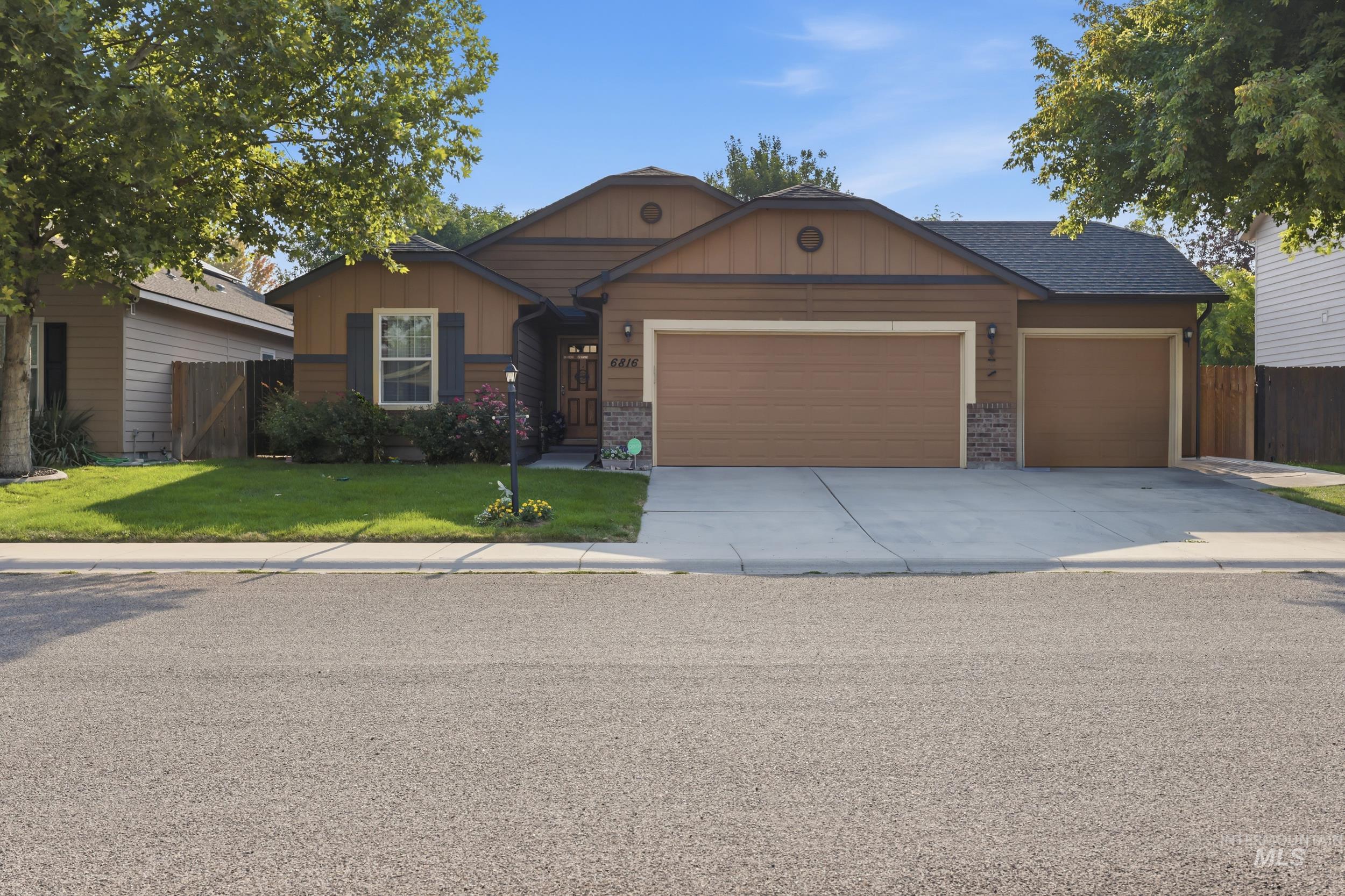 6816 S Mistyglen Property Photo 1