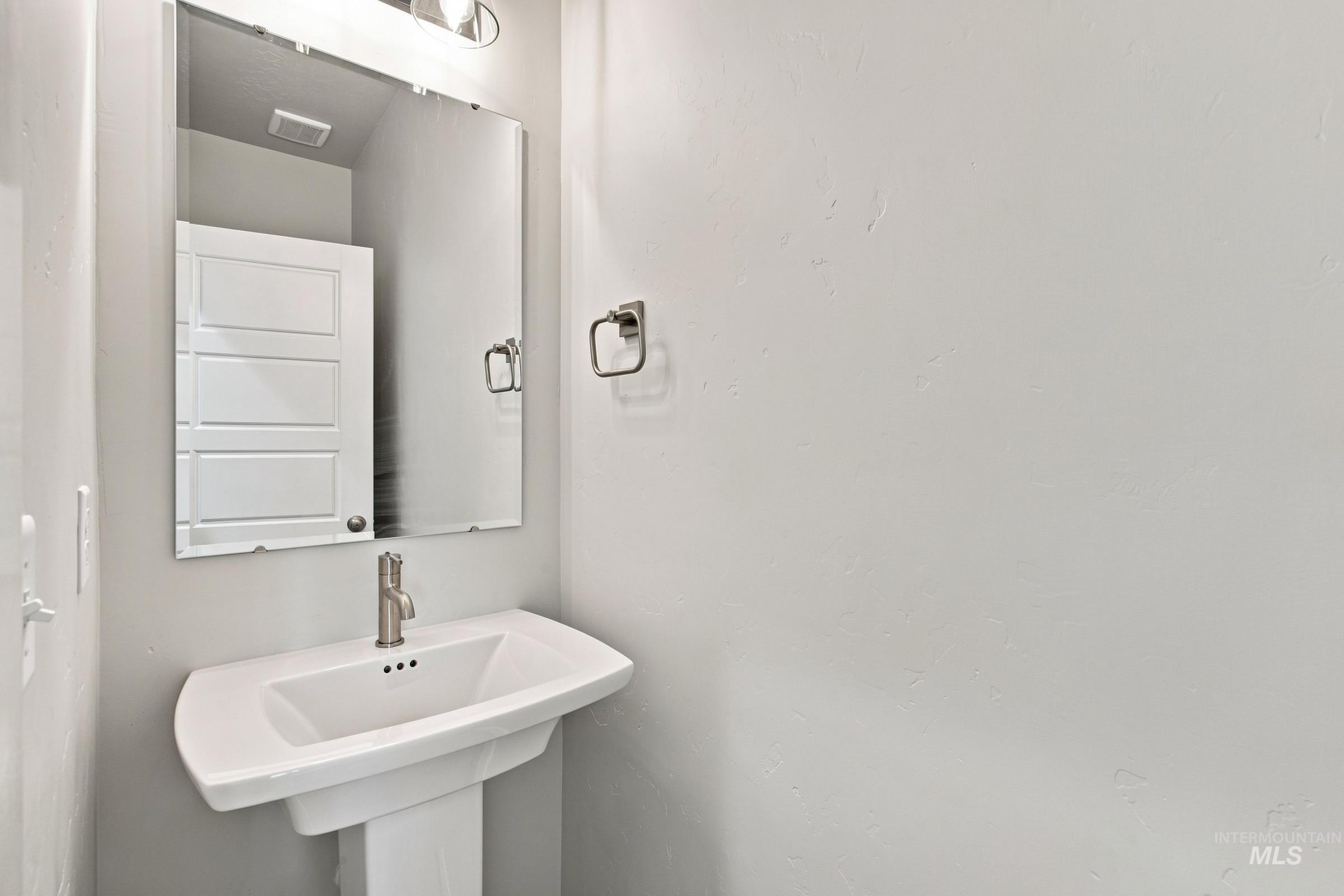5077 S Bleachfield Ave Property Photo 14