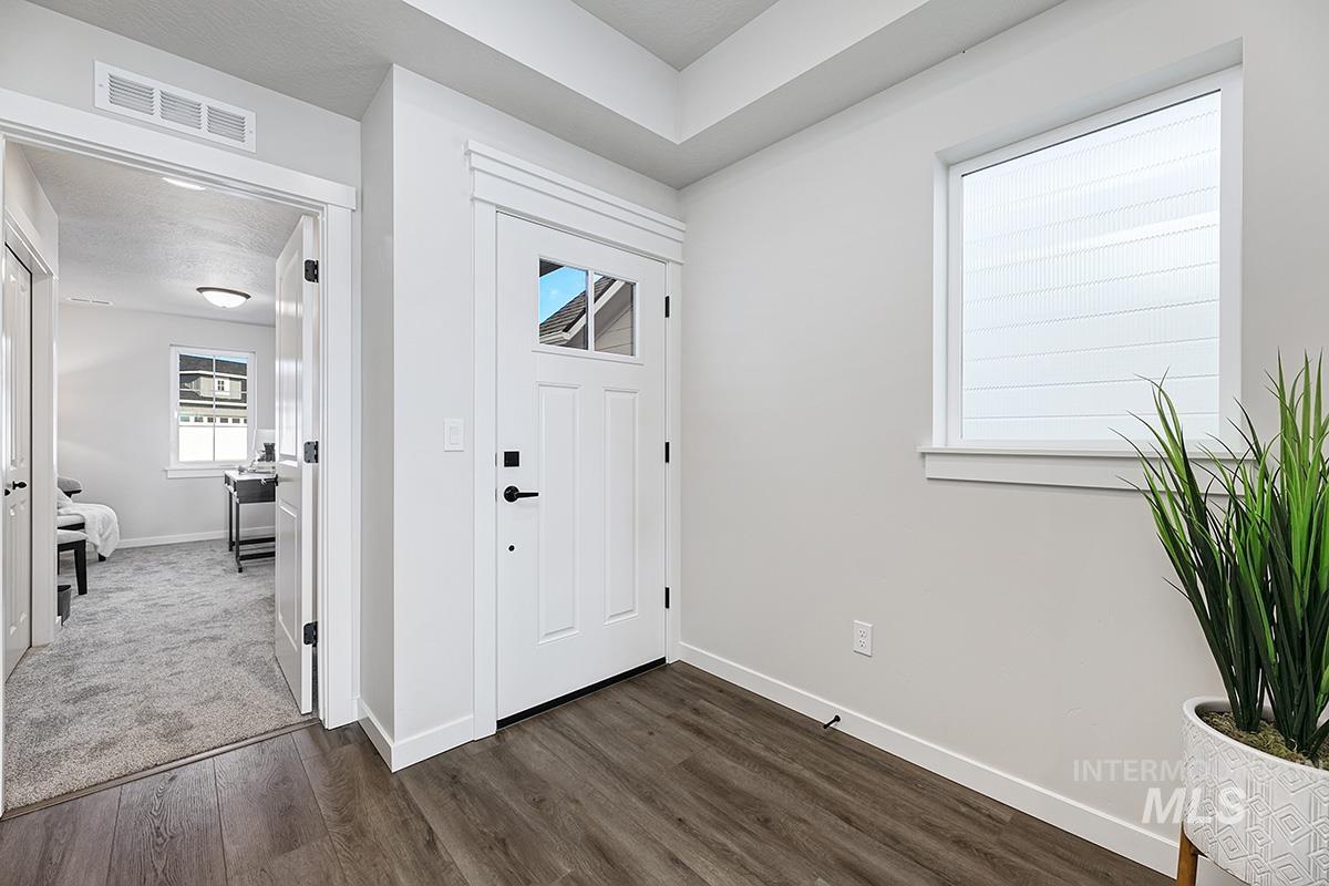 1652 E Hadler St. Property Photo 2