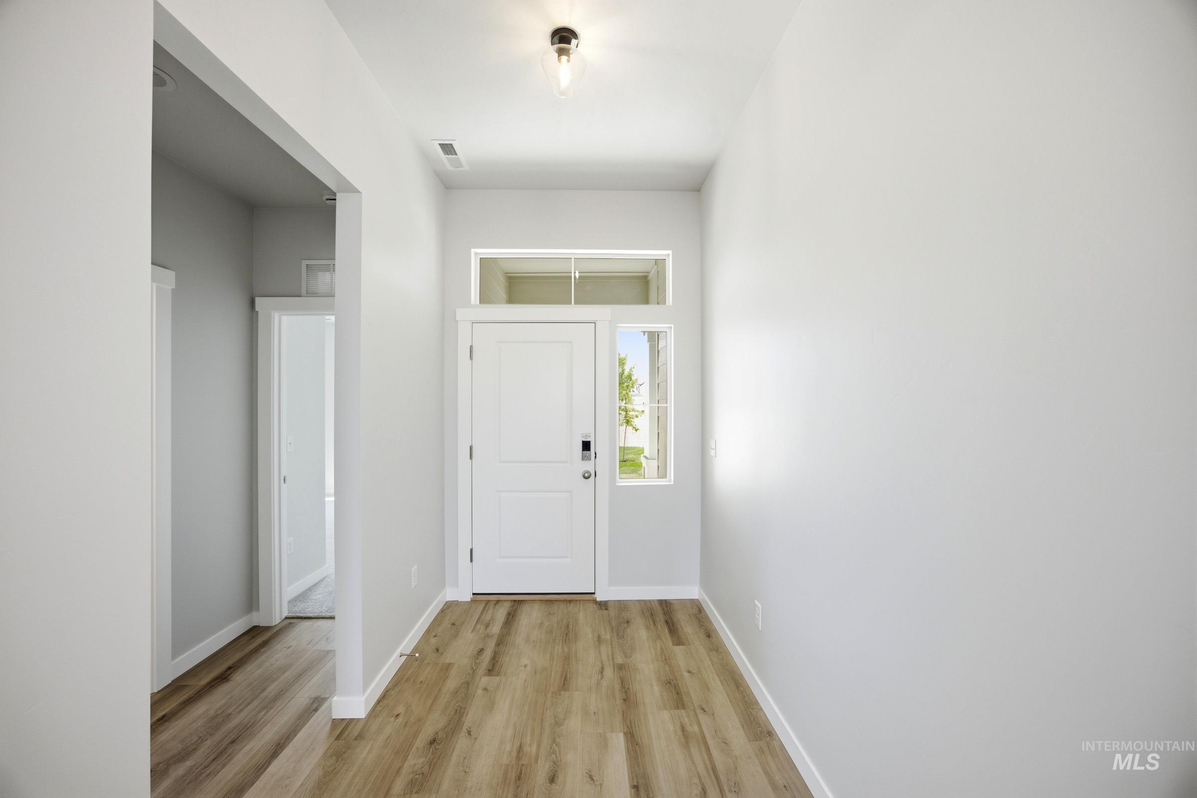 5127 S Edgecomb Way Property Photo 2