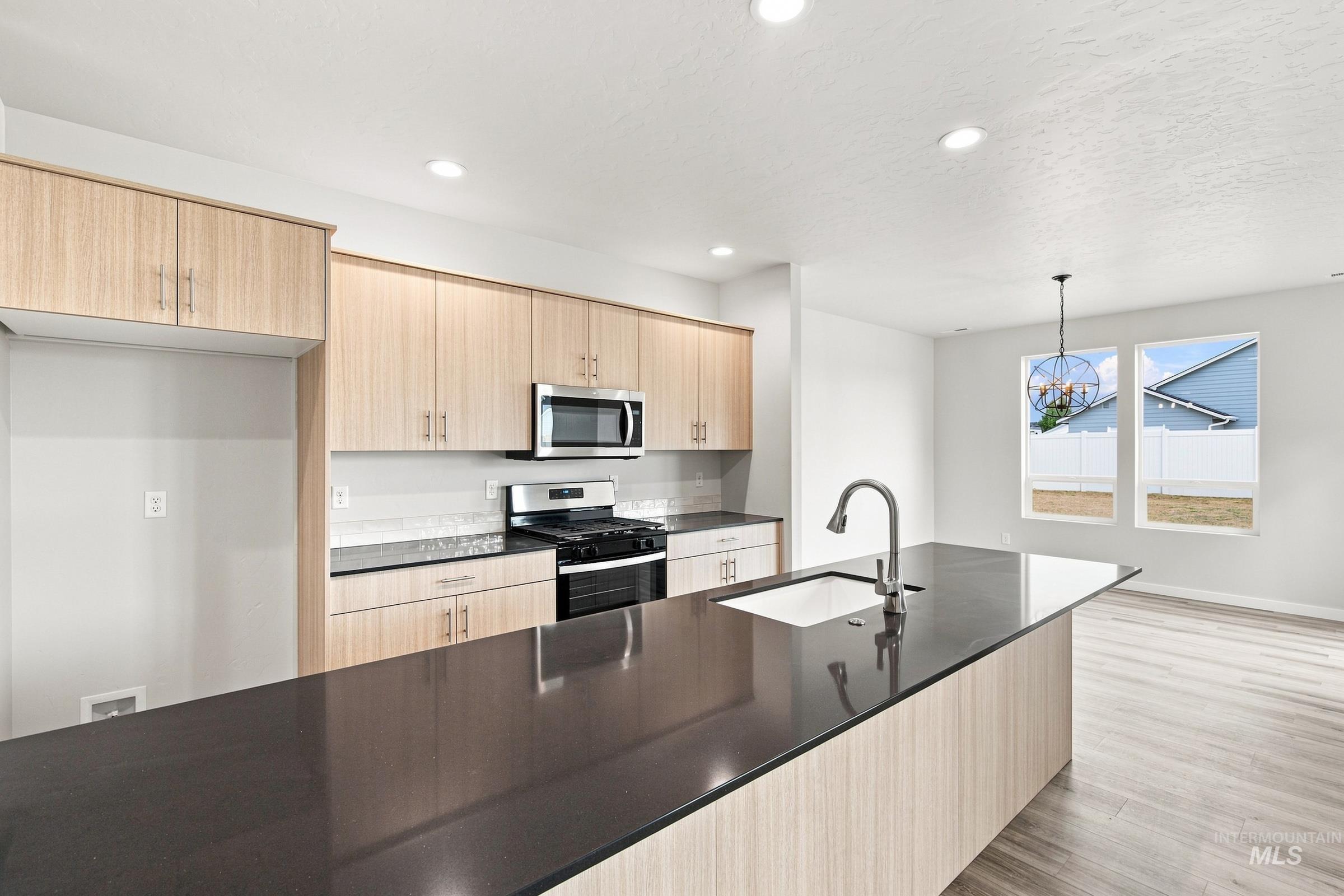 5127 S Edgecomb Way Property Photo 4