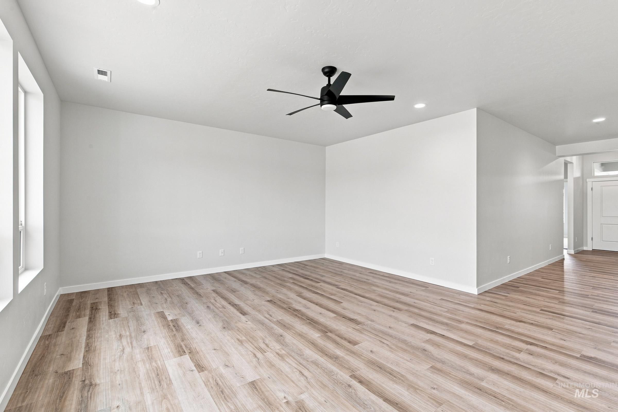 5127 S Edgecomb Way Property Photo 7