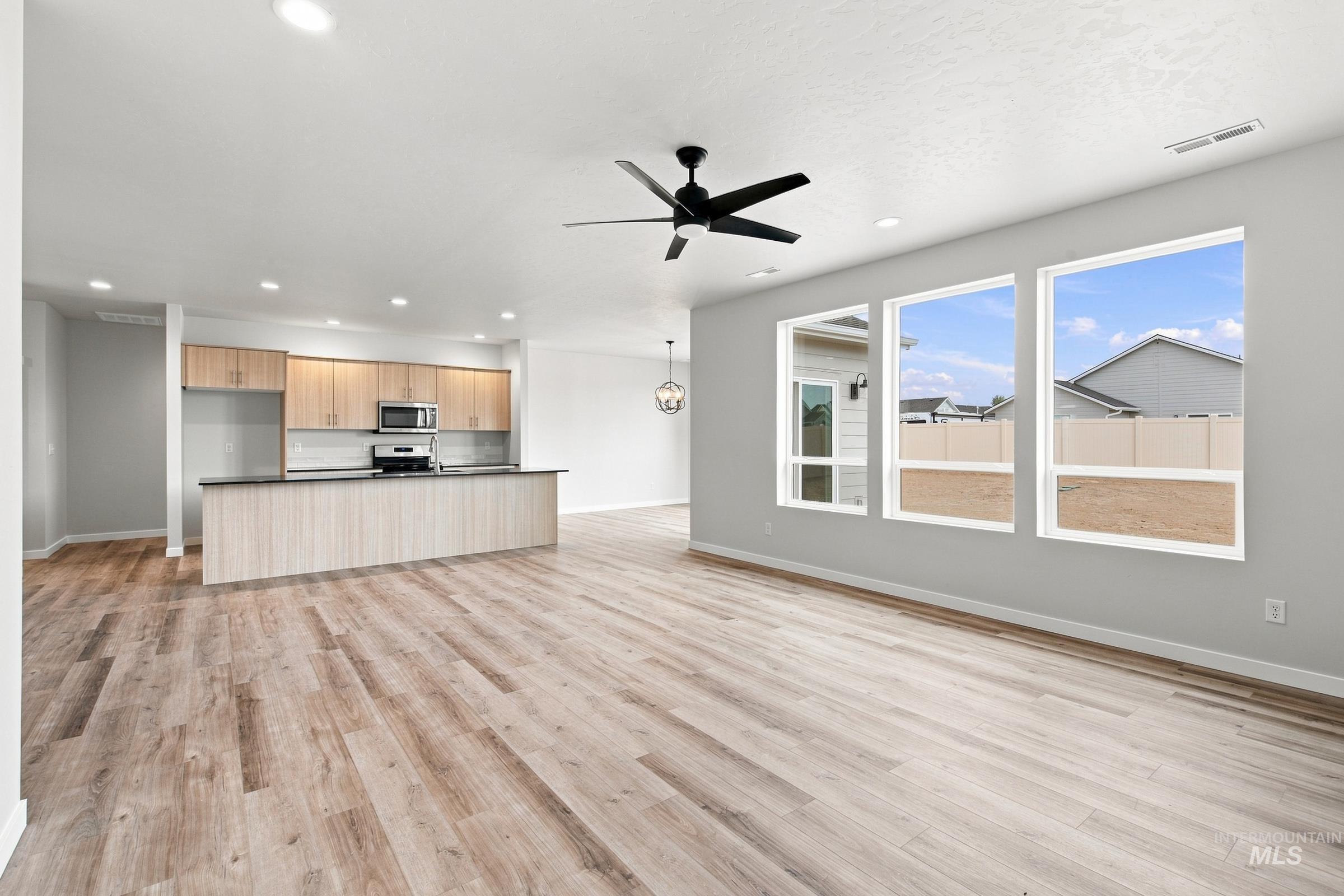 5127 S Edgecomb Way Property Photo 9