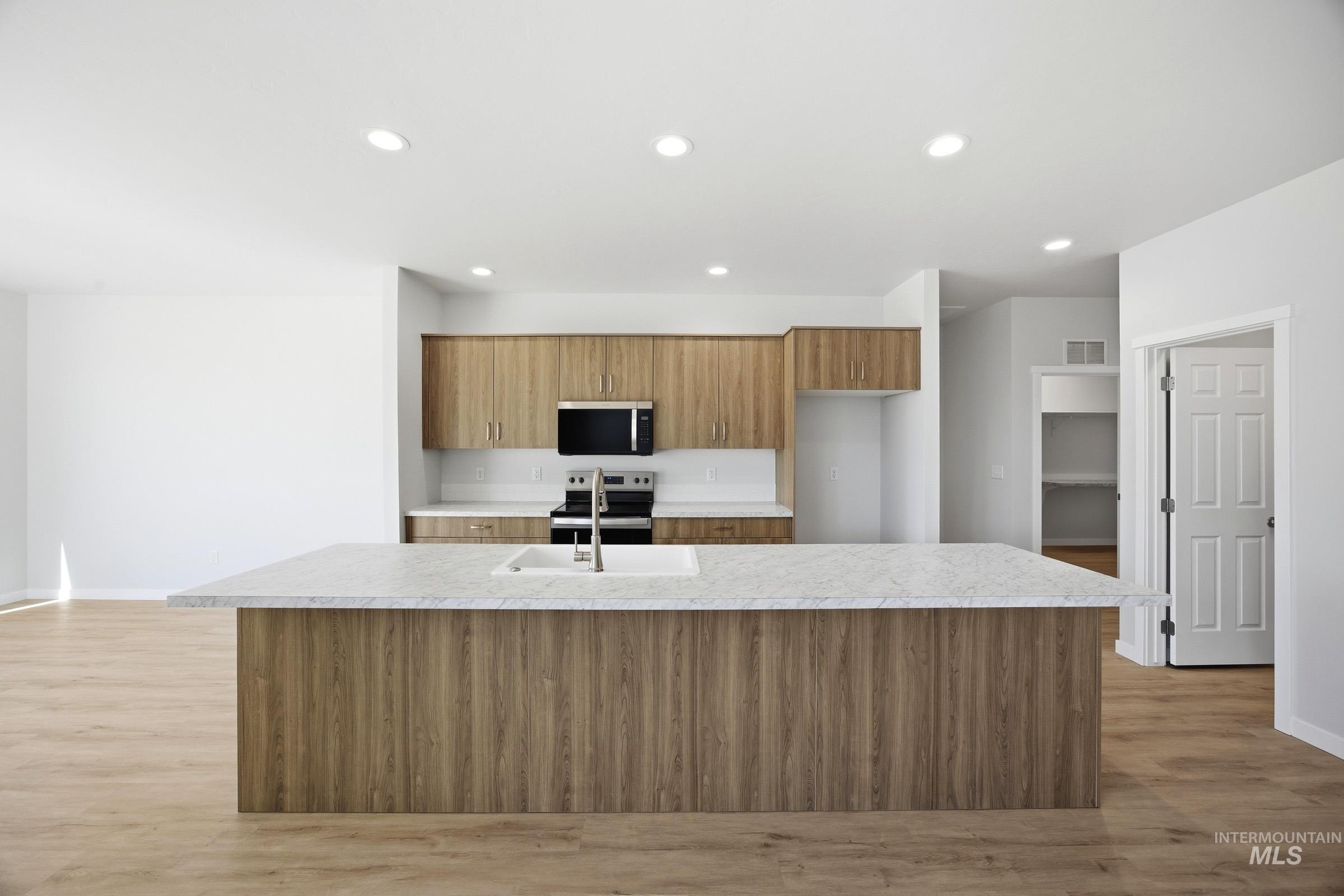 4595 S Amsterdam Ave Property Photo 3