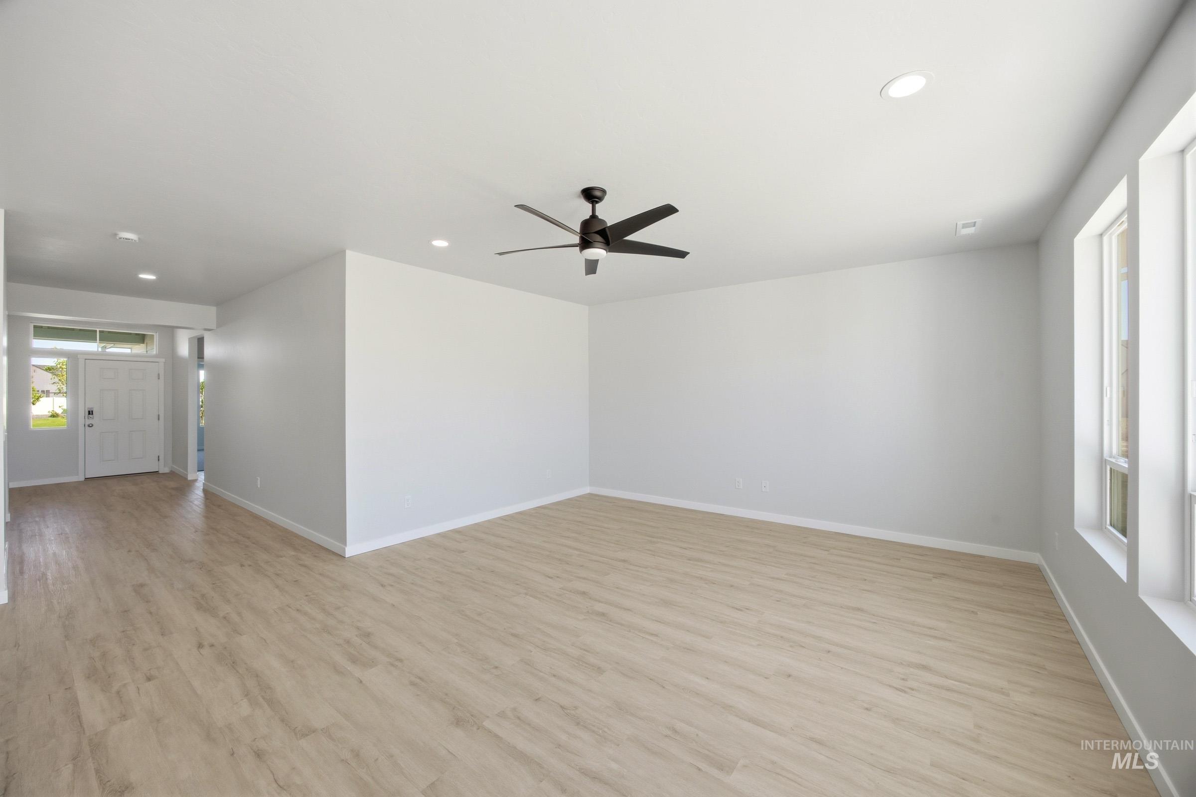 4595 S Amsterdam Ave Property Photo 8