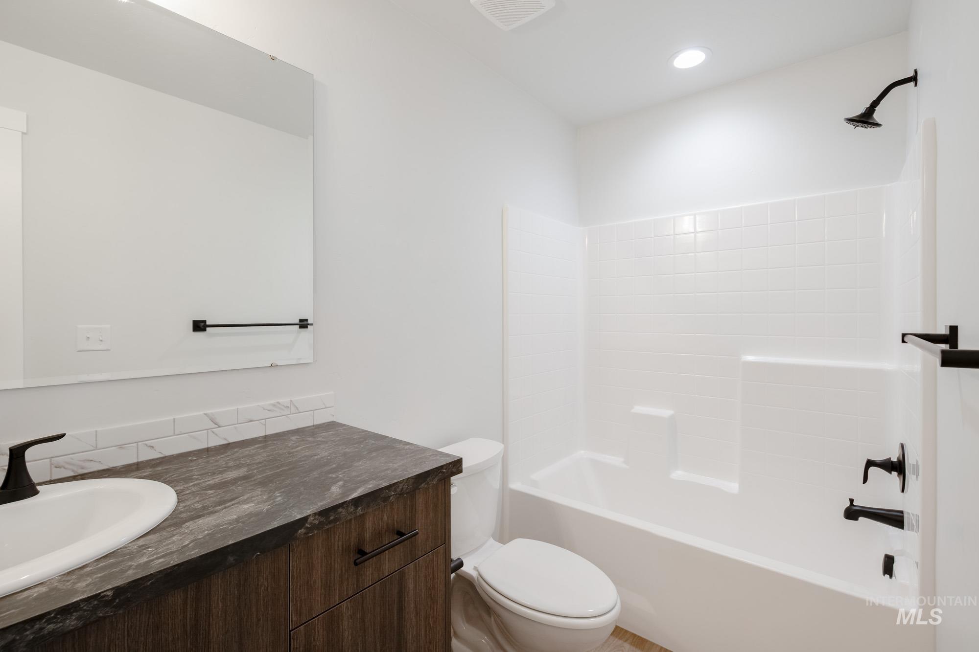 15382 Albatross Ave Property Photo 17