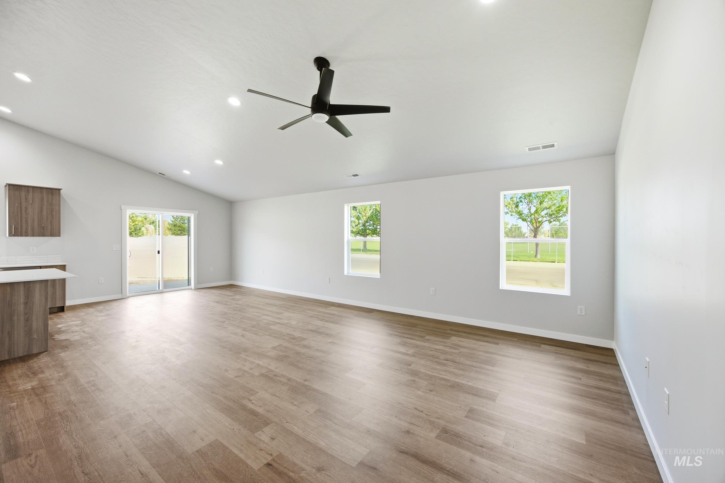 15285 Patriot Ave Property Photo 9
