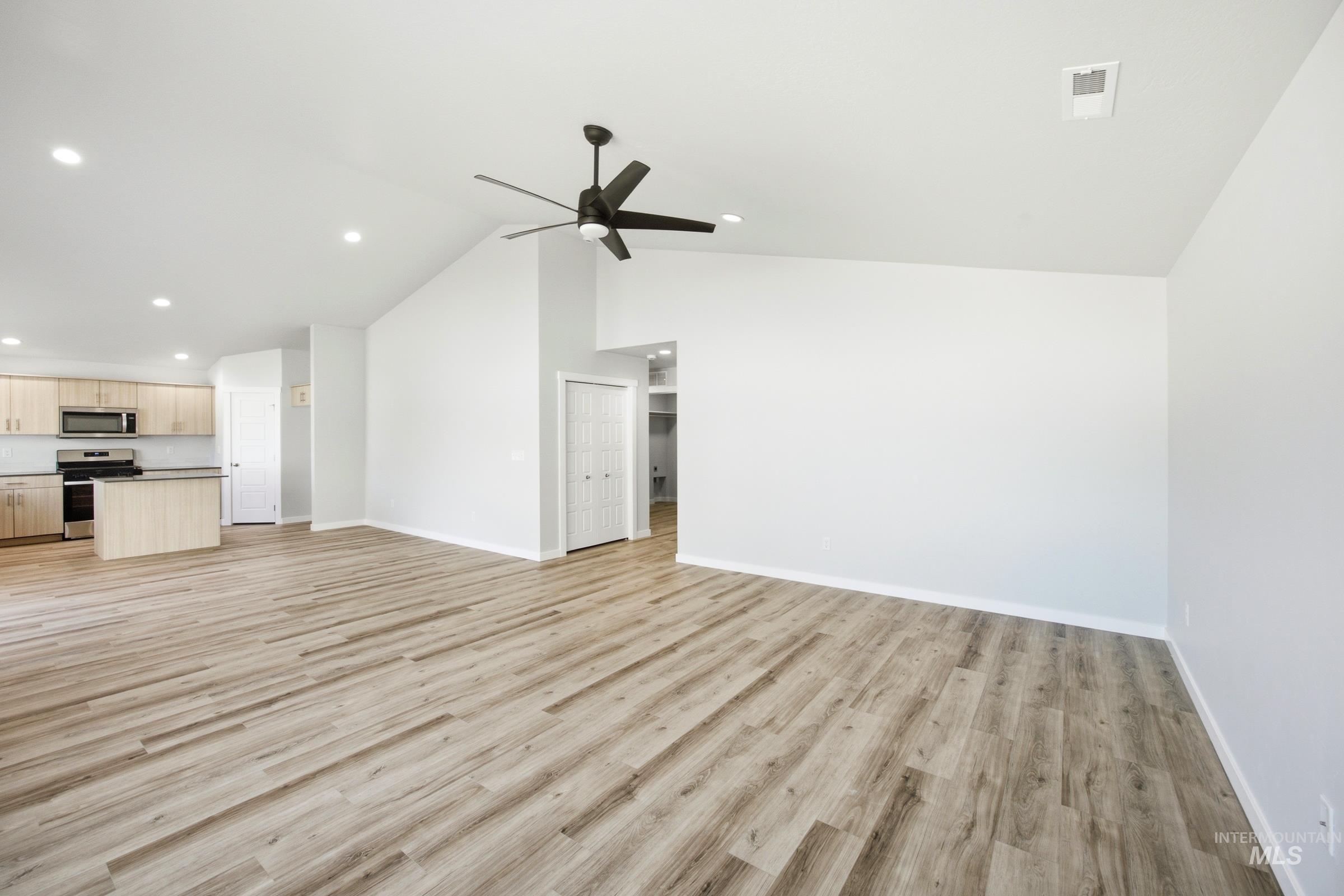15273 Patriot Ave Property Photo 8