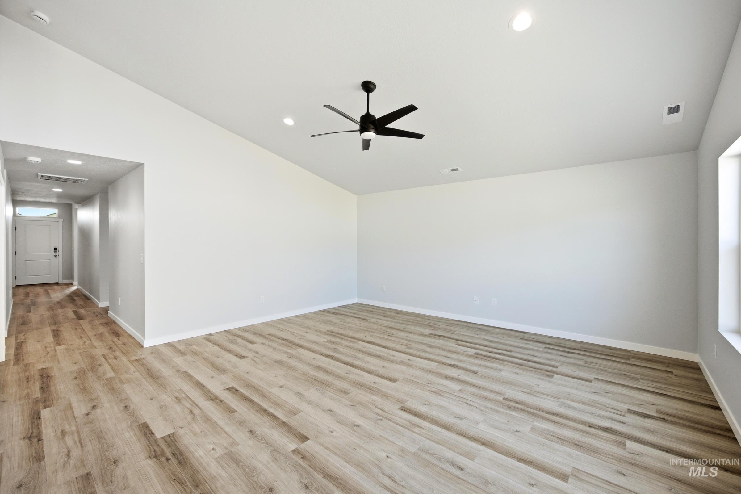 15273 Patriot Ave Property Photo 9