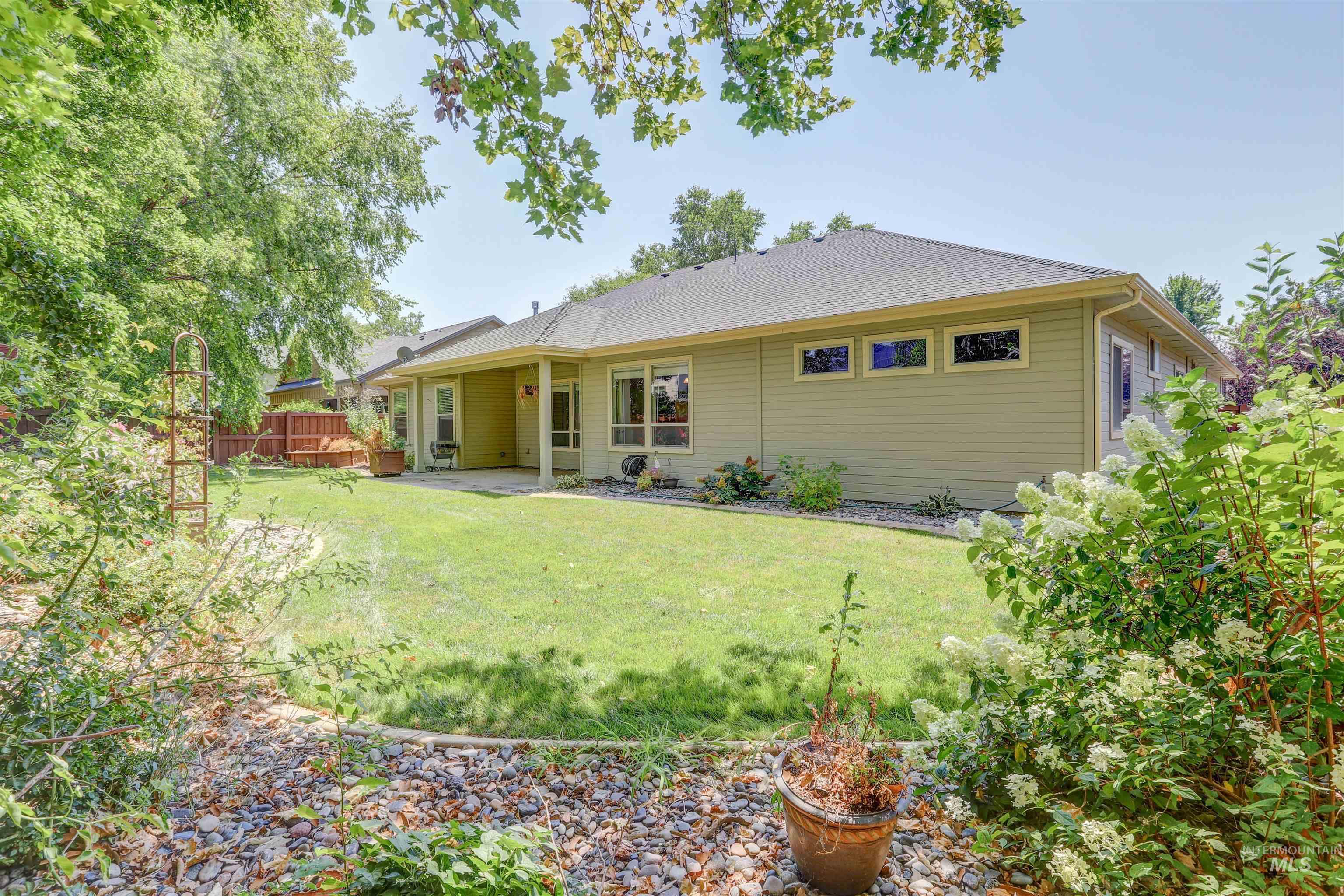 974 E Switchback Dr Property Photo 24