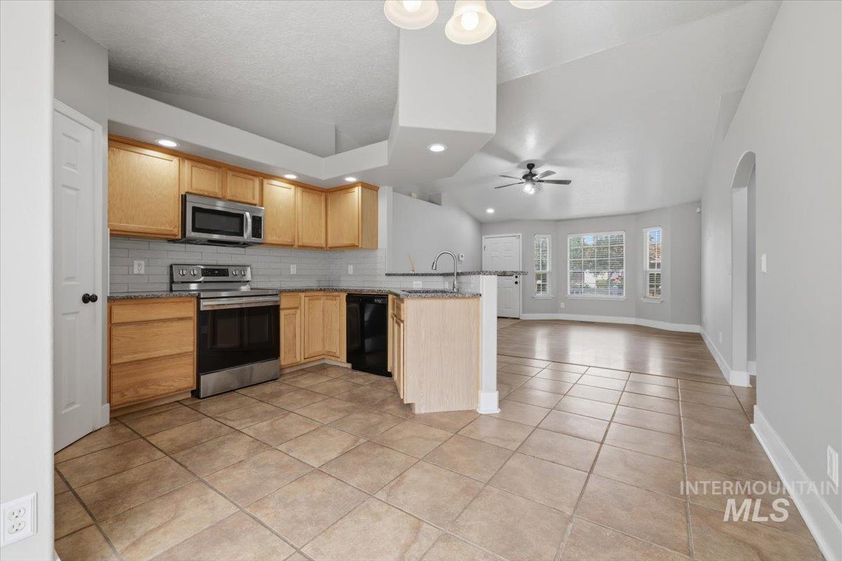 3415 E Sherman Property Photo 9