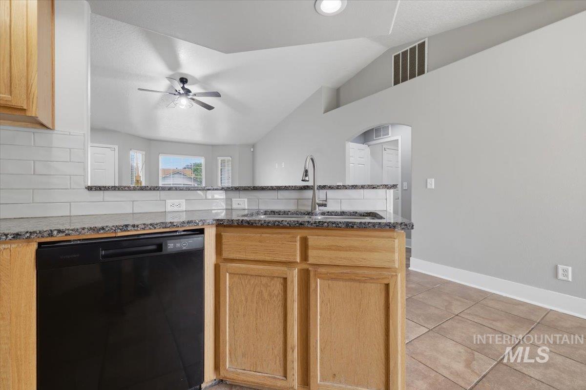 3415 E Sherman Property Photo 12