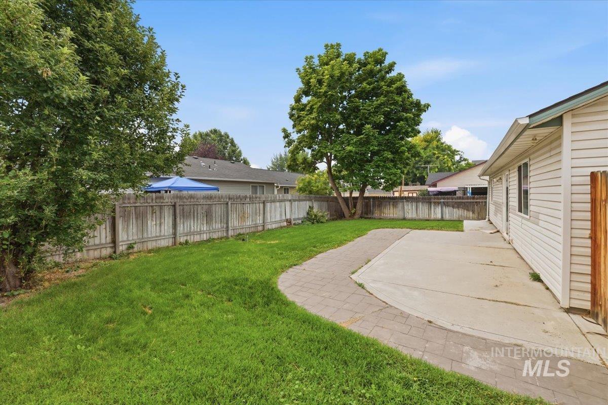 3415 E Sherman Property Photo 27