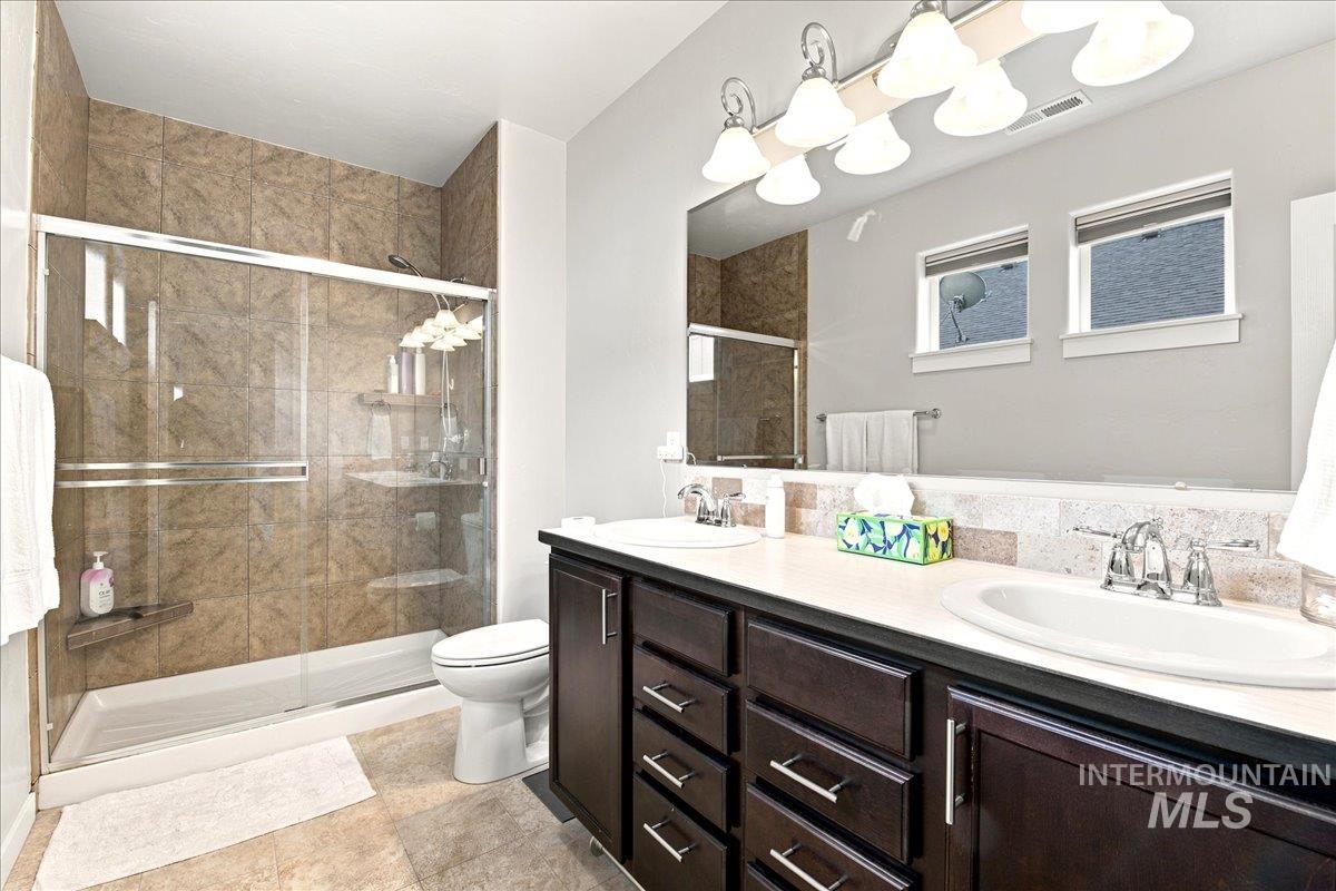 7587 N Froman Ave Property Photo 14