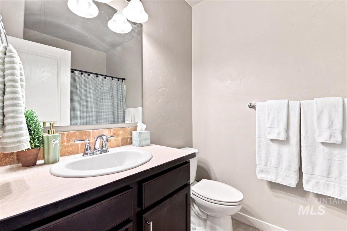 7587 N Froman Ave Property Photo 17