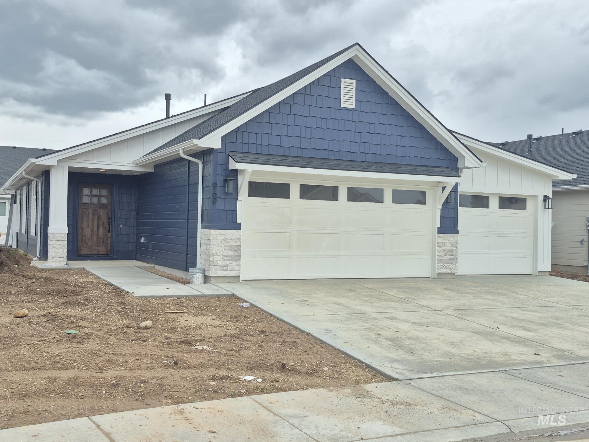 970 S Almond St Property Photo 1