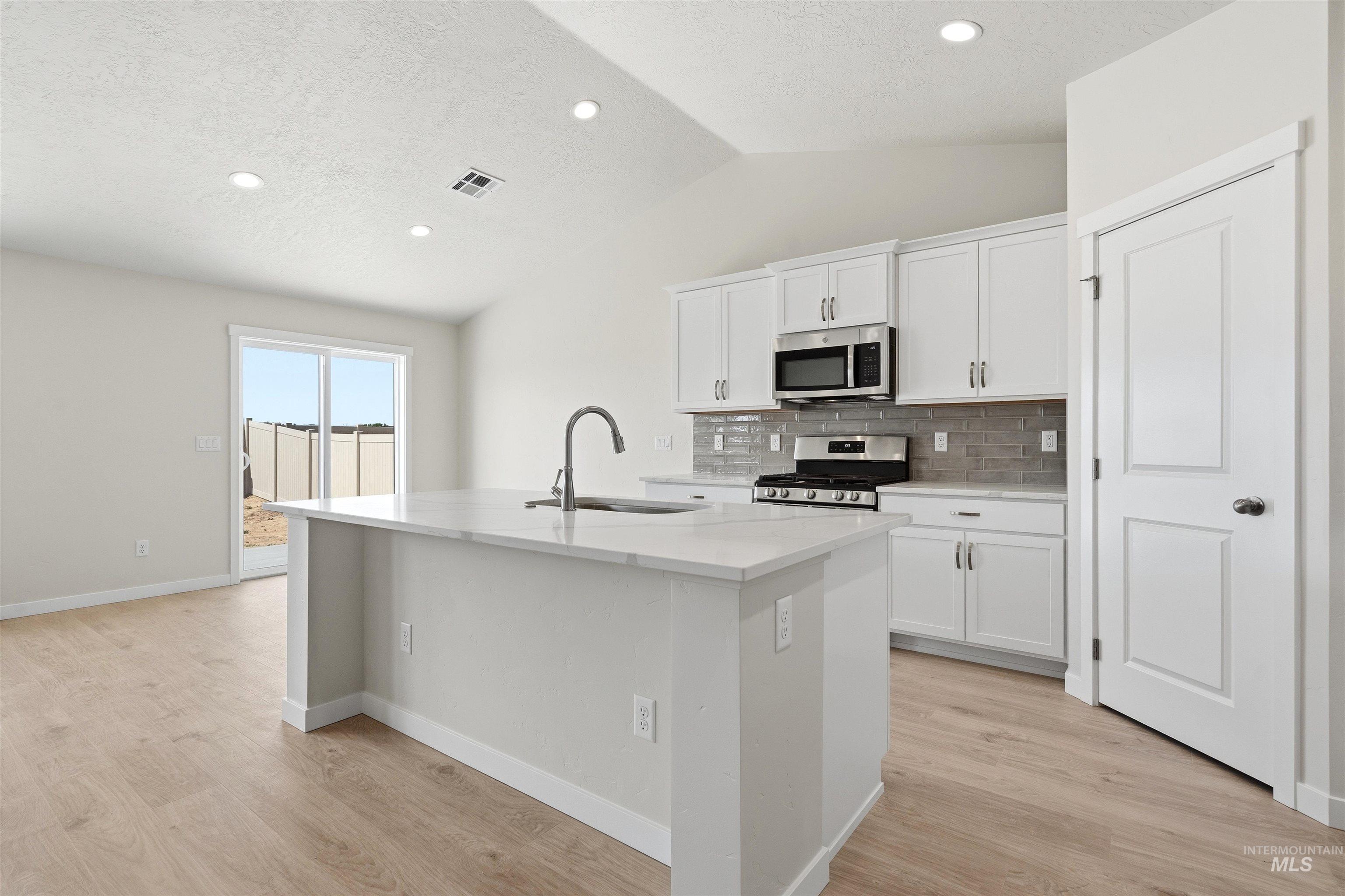 1652 Longford St Property Photo 2
